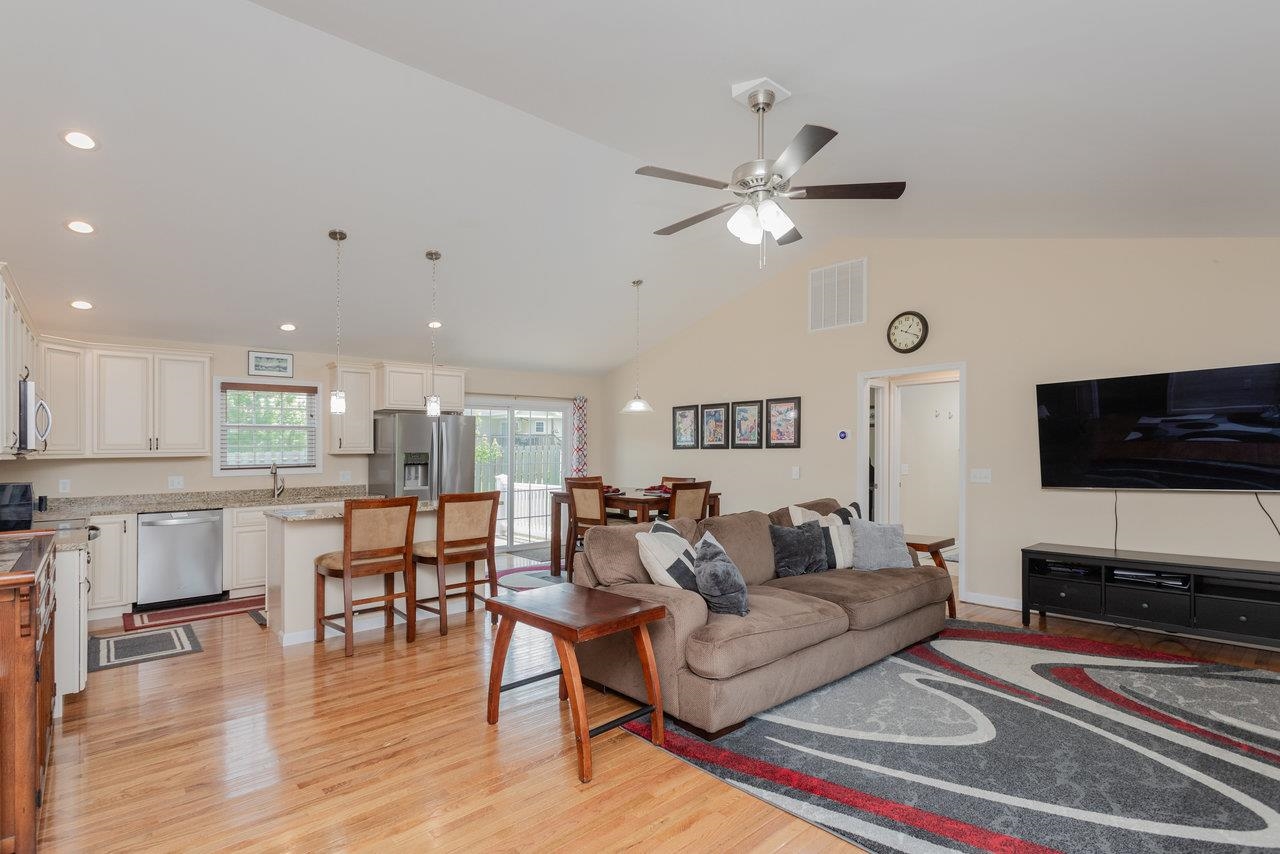 106 AUGUSTA AVE, GROTTOES, Virginia 24441, 3 Bedrooms Bedrooms, ,2 BathroomsBathrooms,Residential,106 AUGUSTA AVE,666195 MLS # 666195