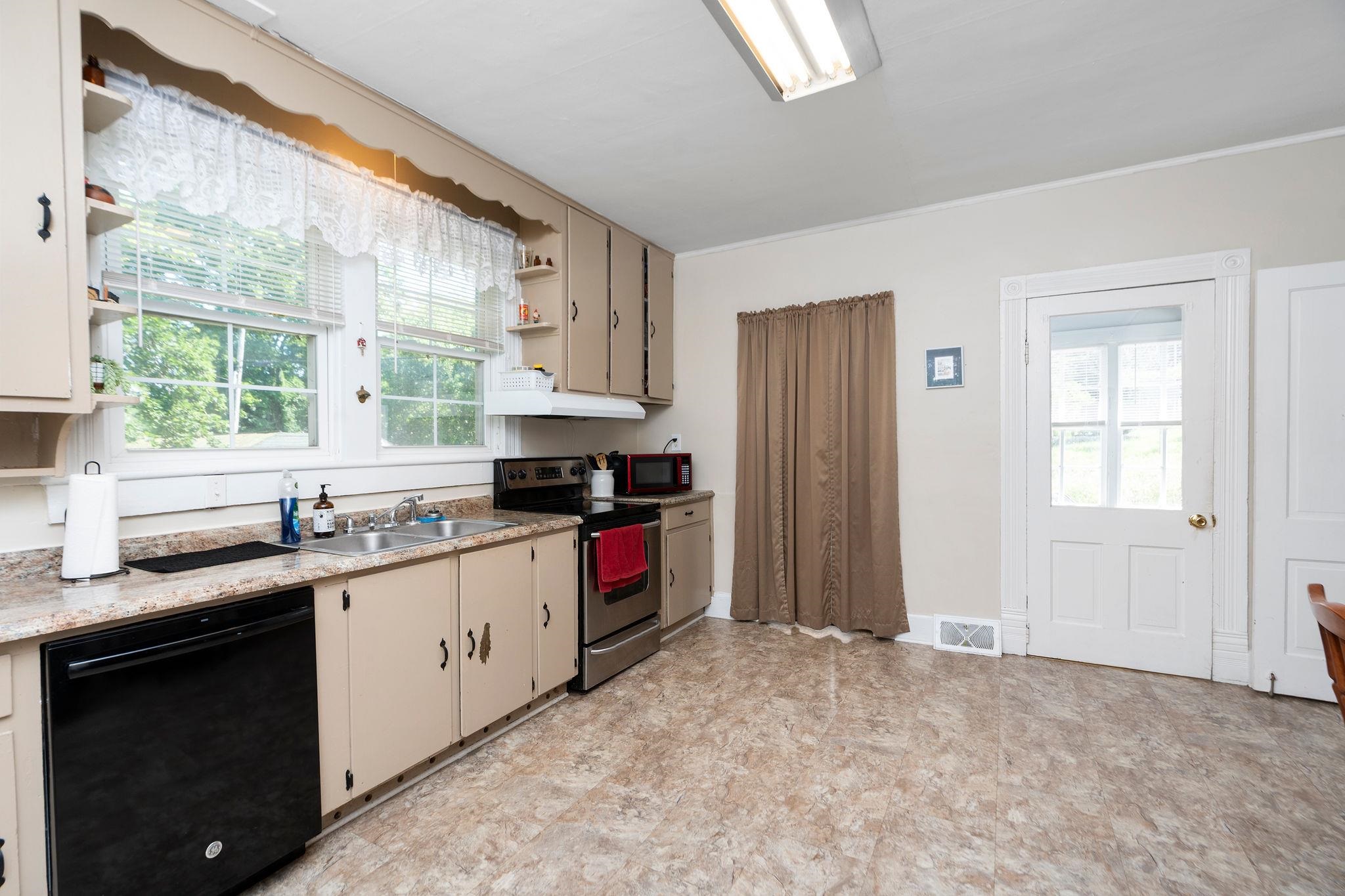 3681 MIDDLEBROOK VILLAGE RD, MIDDLEBROOK, Virginia 24459, 4 Bedrooms Bedrooms, ,2 BathroomsBathrooms,Residential,3681 MIDDLEBROOK VILLAGE RD,666199 MLS # 666199