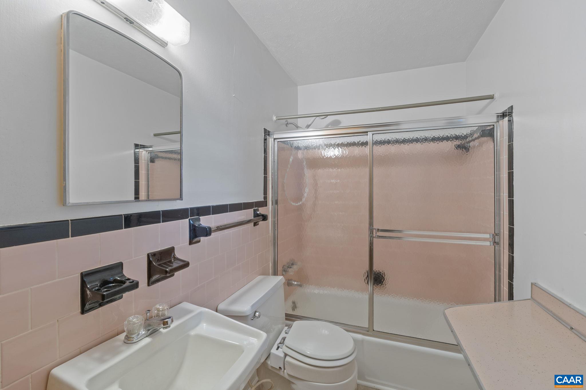 1562 THOMAS JEFFERSON PKWY, CHARLOTTESVILLE, Virginia 22901, 3 Bedrooms Bedrooms, ,2 BathroomsBathrooms,Residential,1562 THOMAS JEFFERSON PKWY,666200 MLS # 666200