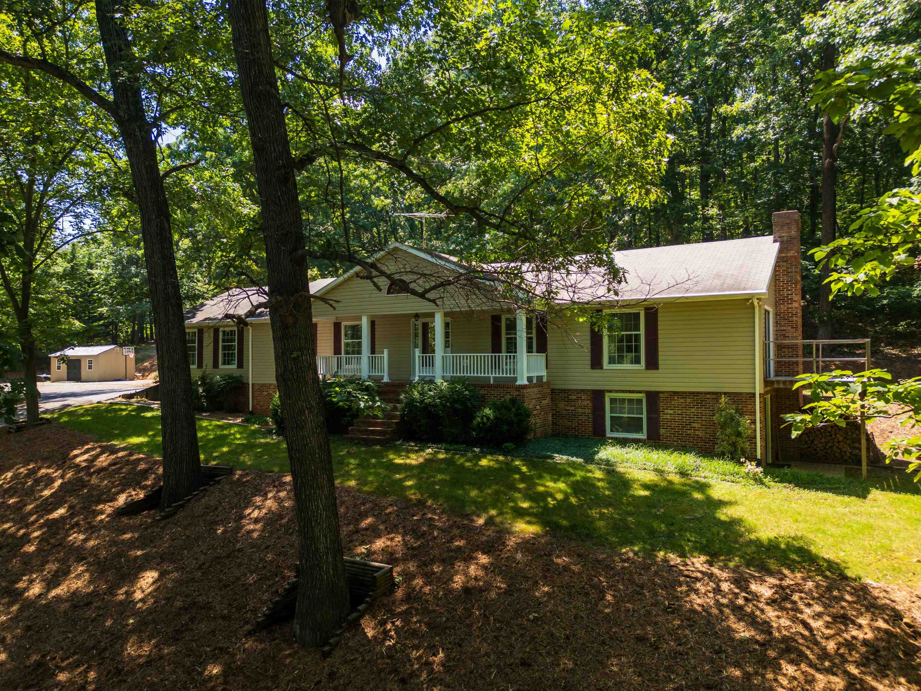 2035 LEE JACKSON HWY, STAUNTON, Virginia 24401, 3 Bedrooms Bedrooms, ,2 BathroomsBathrooms,Residential,2035 LEE JACKSON HWY,666201 MLS # 666201