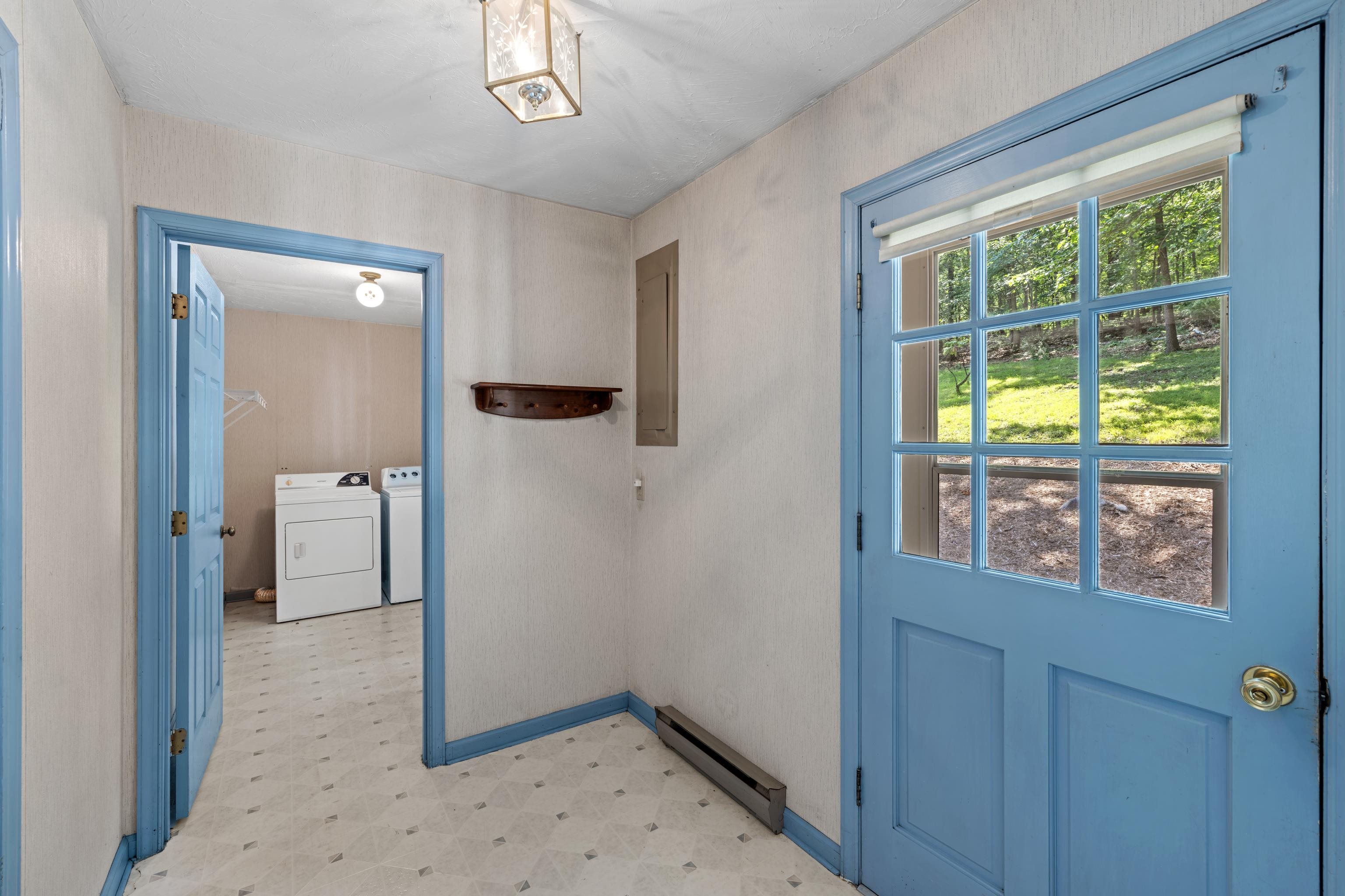 2035 LEE JACKSON HWY, STAUNTON, Virginia 24401, 3 Bedrooms Bedrooms, ,2 BathroomsBathrooms,Residential,2035 LEE JACKSON HWY,666201 MLS # 666201
