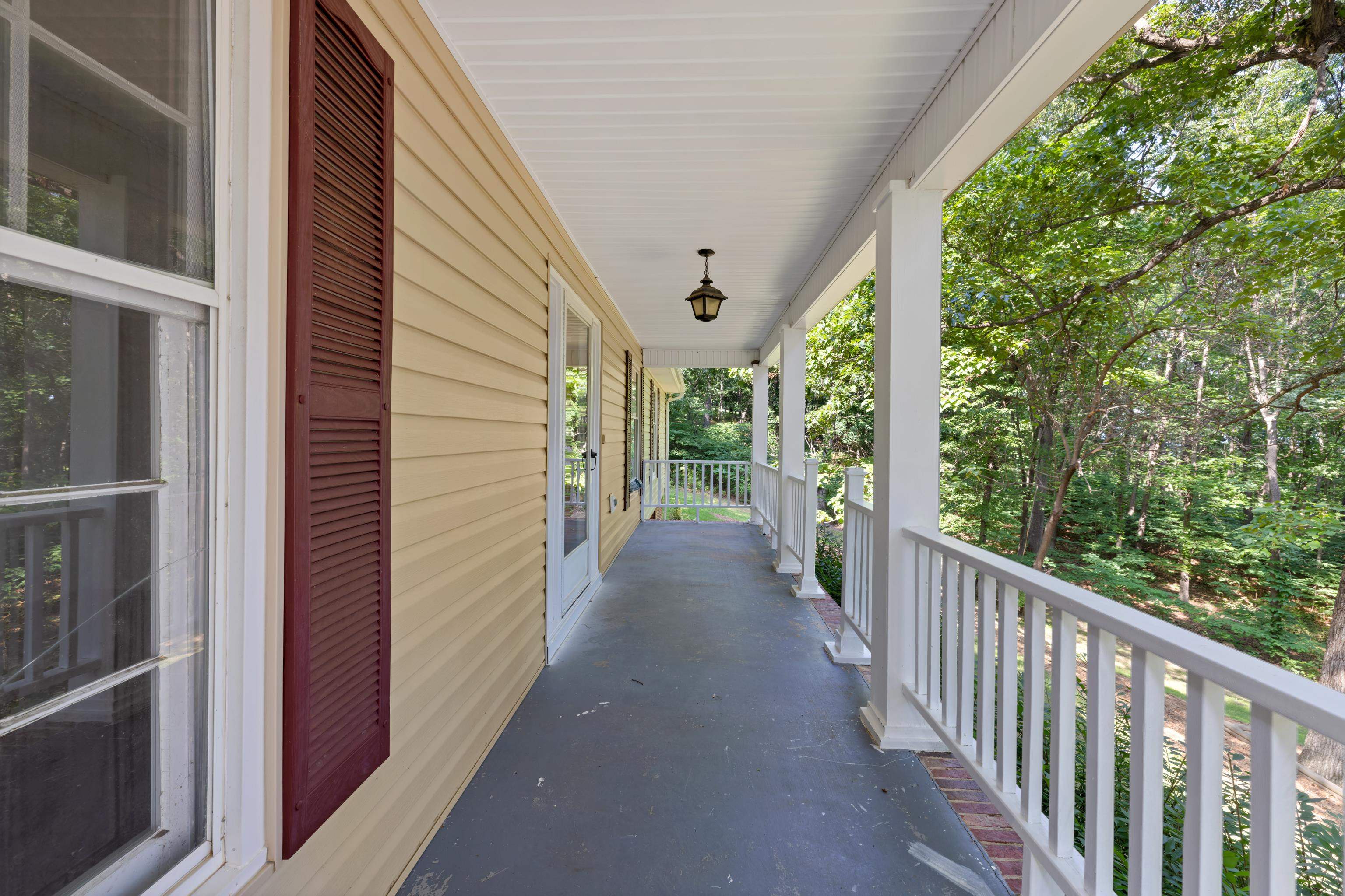 2035 LEE JACKSON HWY, STAUNTON, Virginia 24401, 3 Bedrooms Bedrooms, ,2 BathroomsBathrooms,Residential,2035 LEE JACKSON HWY,666201 MLS # 666201