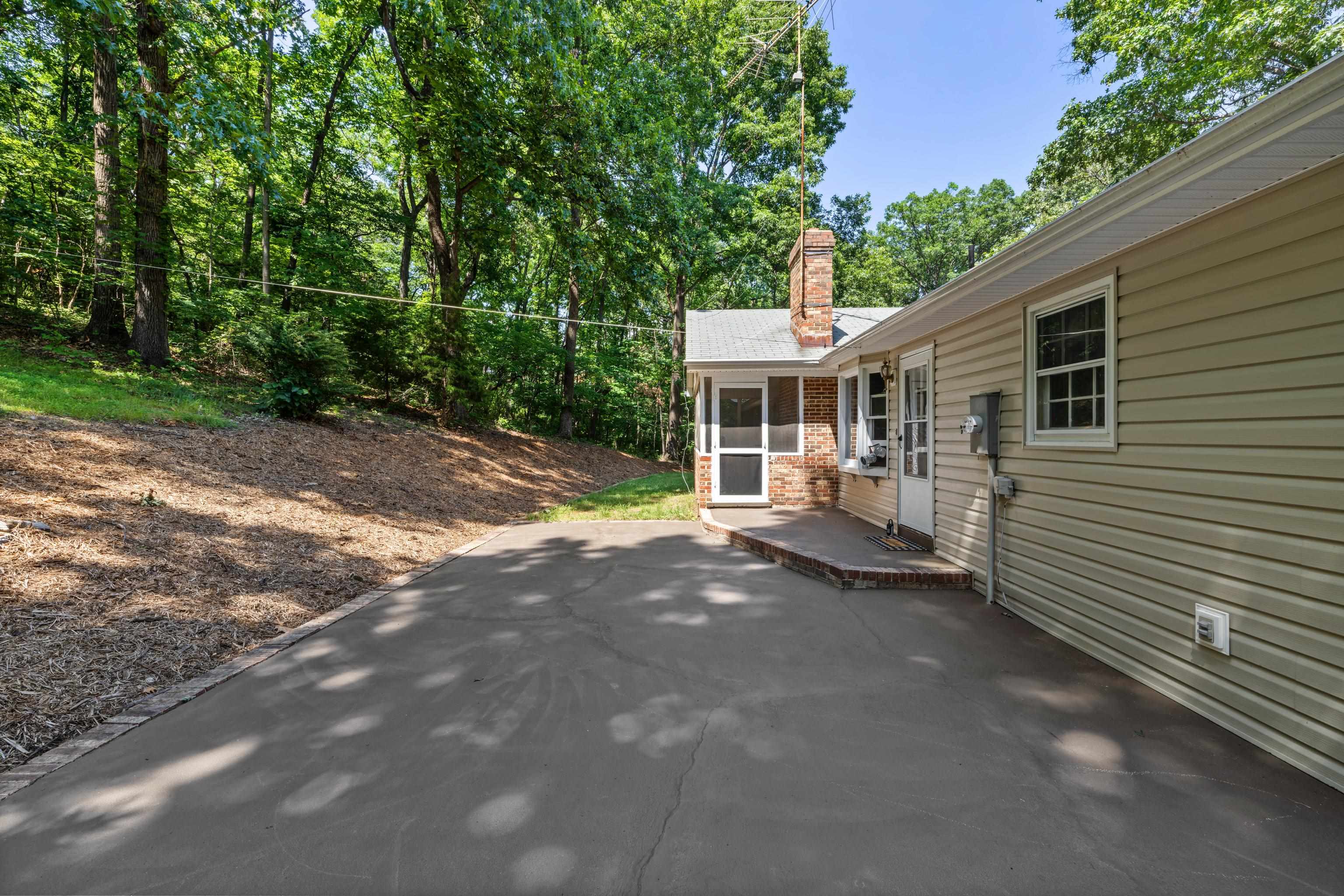 2035 LEE JACKSON HWY, STAUNTON, Virginia 24401, 3 Bedrooms Bedrooms, ,2 BathroomsBathrooms,Residential,2035 LEE JACKSON HWY,666201 MLS # 666201