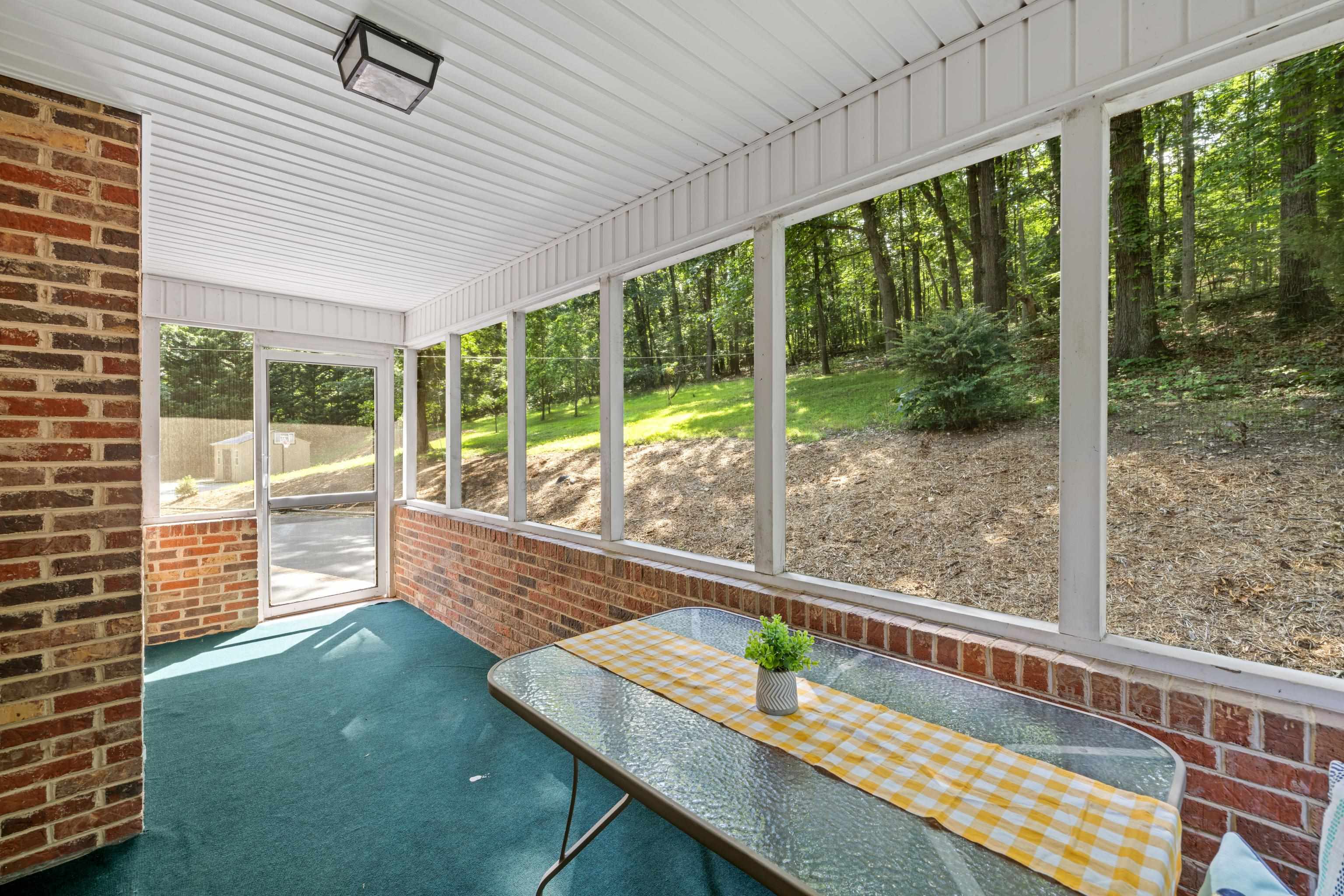 2035 LEE JACKSON HWY, STAUNTON, Virginia 24401, 3 Bedrooms Bedrooms, ,2 BathroomsBathrooms,Residential,2035 LEE JACKSON HWY,666201 MLS # 666201