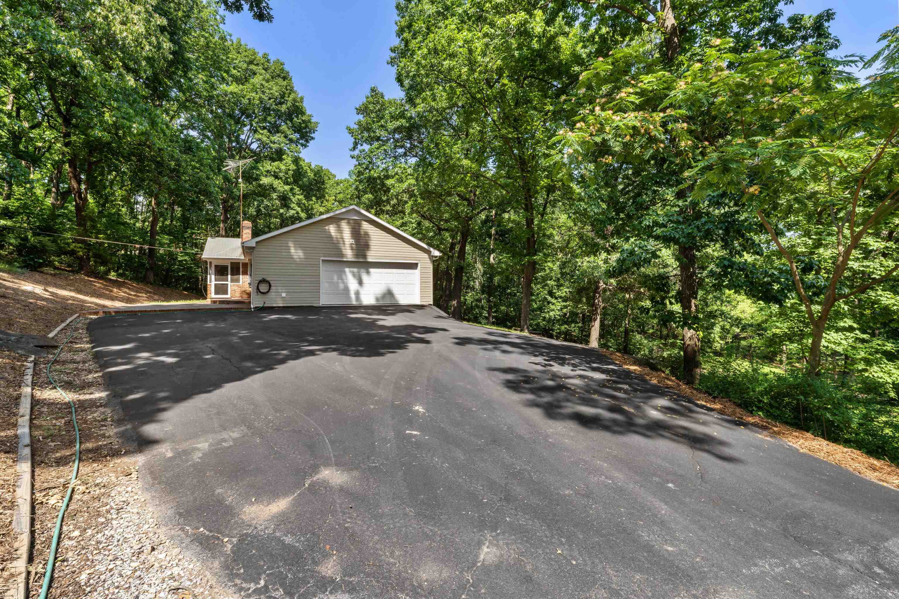 2035 LEE JACKSON HWY, STAUNTON, Virginia 24401, 3 Bedrooms Bedrooms, ,2 BathroomsBathrooms,Residential,2035 LEE JACKSON HWY,666201 MLS # 666201