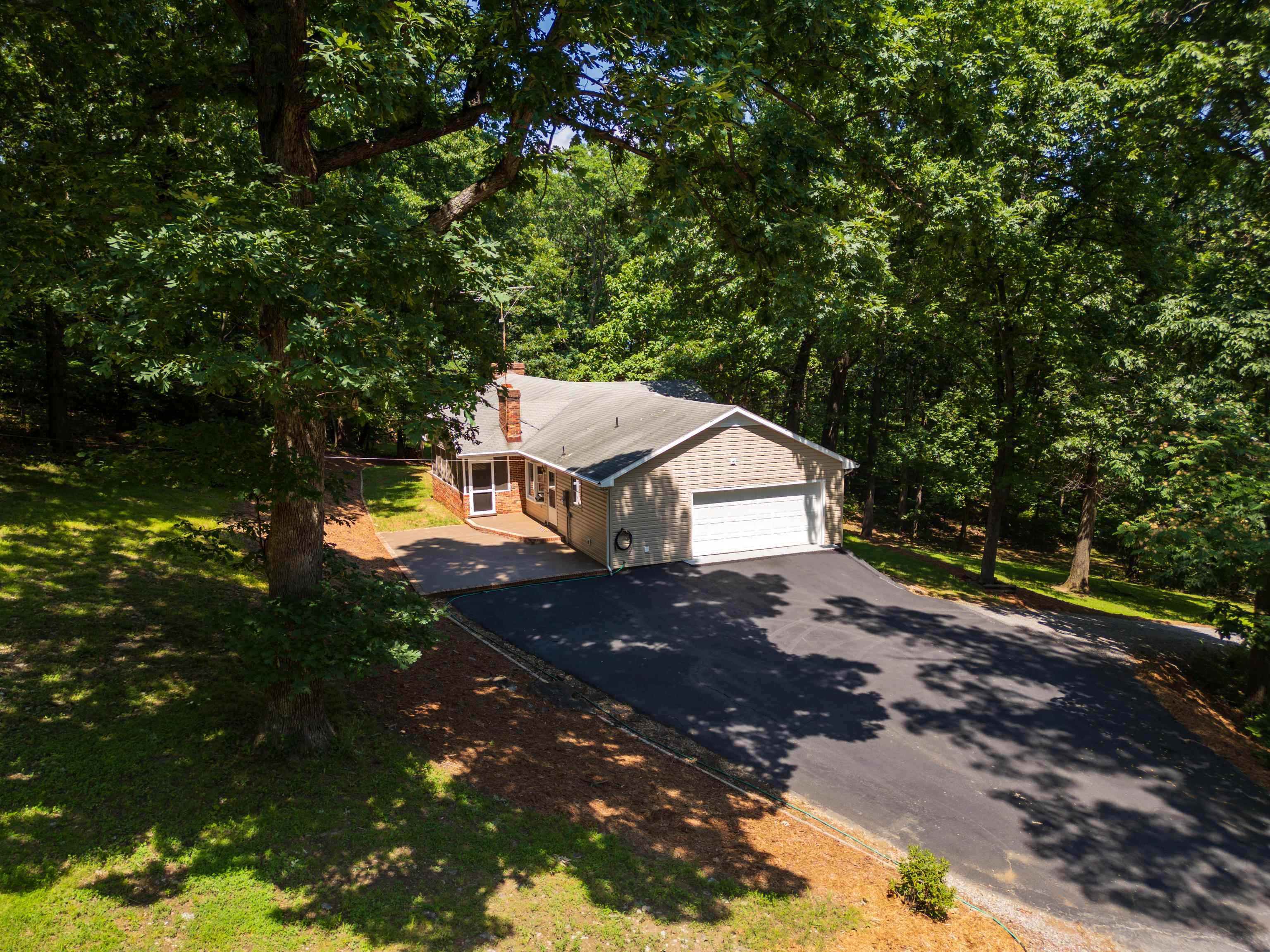 2035 LEE JACKSON HWY, STAUNTON, Virginia 24401, 3 Bedrooms Bedrooms, ,2 BathroomsBathrooms,Residential,2035 LEE JACKSON HWY,666201 MLS # 666201