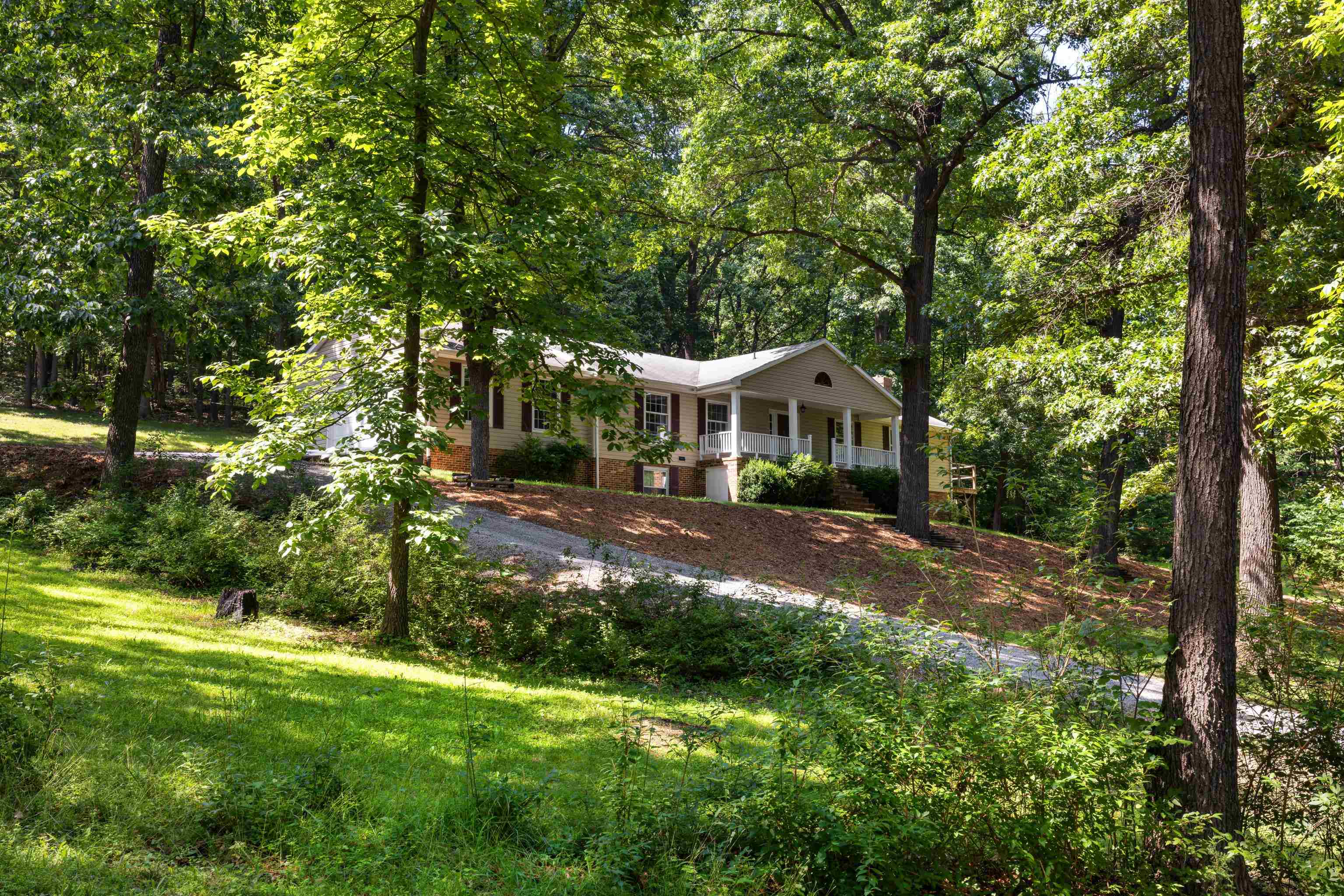 2035 LEE JACKSON HWY, STAUNTON, Virginia 24401, 3 Bedrooms Bedrooms, ,2 BathroomsBathrooms,Residential,2035 LEE JACKSON HWY,666201 MLS # 666201