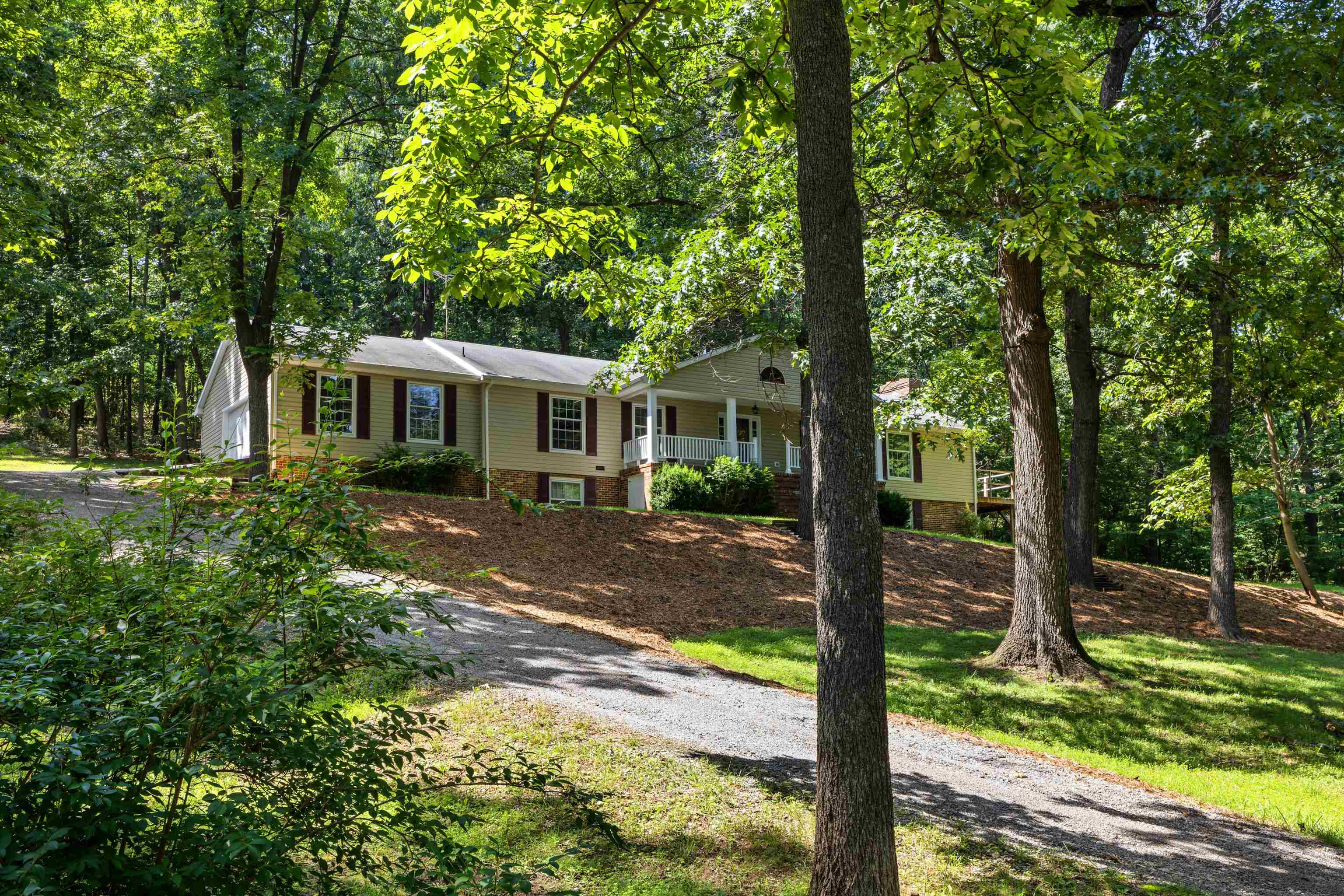 2035 LEE JACKSON HWY, STAUNTON, Virginia 24401, 3 Bedrooms Bedrooms, ,2 BathroomsBathrooms,Residential,2035 LEE JACKSON HWY,666201 MLS # 666201