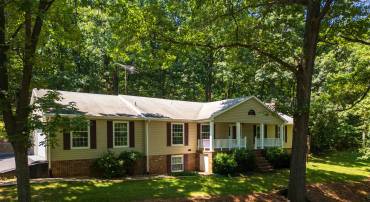 2035 LEE JACKSON HWY, STAUNTON, Virginia 24401, 3 Bedrooms Bedrooms, ,2 BathroomsBathrooms,Residential,2035 LEE JACKSON HWY,666201 MLS # 666201
