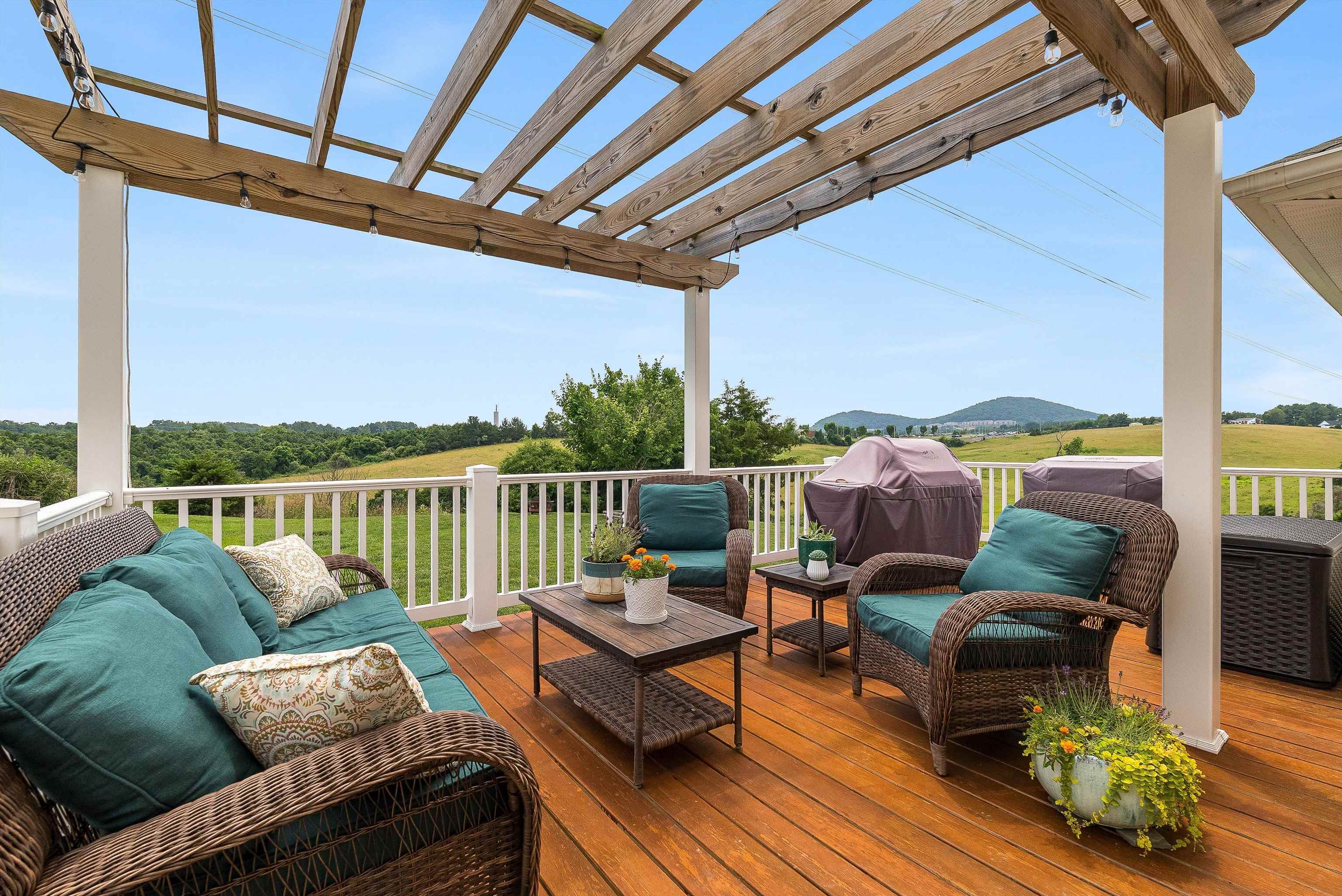 118 WEXFORD ST, STAUNTON, Virginia 24401, 3 Bedrooms Bedrooms, ,2 BathroomsBathrooms,Residential,118 WEXFORD ST,666203 MLS # 666203