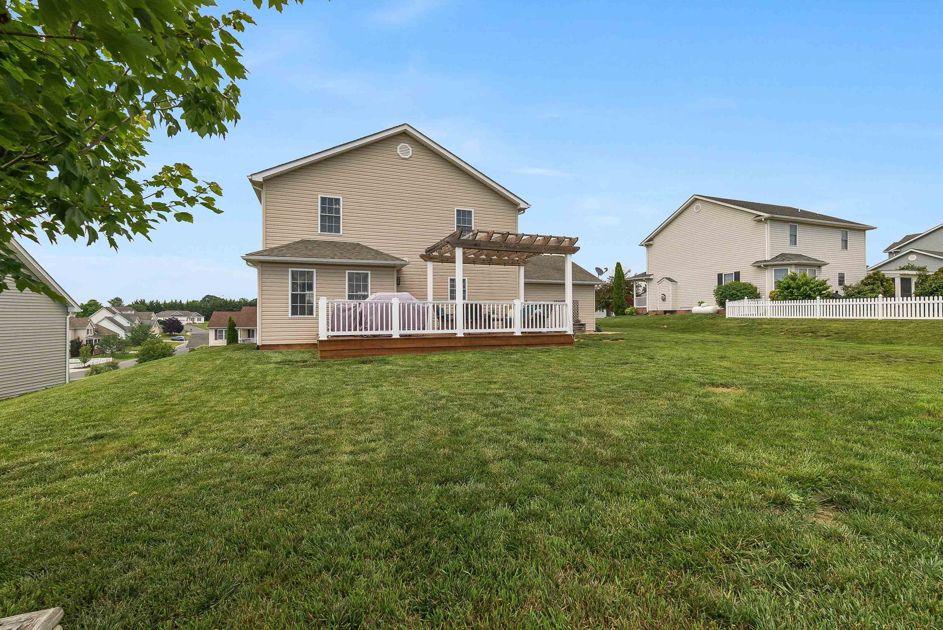 118 WEXFORD ST, STAUNTON, Virginia 24401, 3 Bedrooms Bedrooms, ,2 BathroomsBathrooms,Residential,118 WEXFORD ST,666203 MLS # 666203