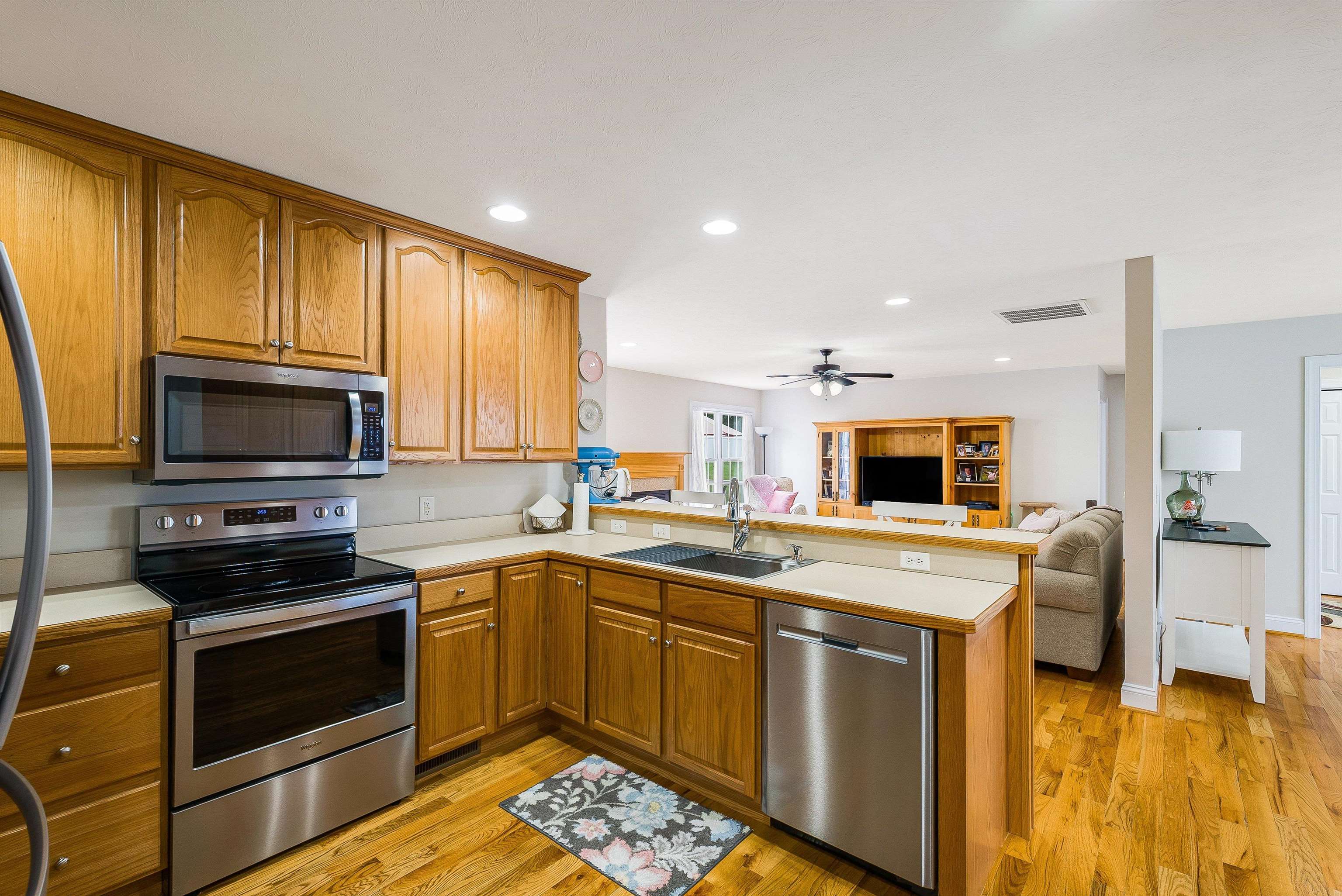 902 WATERTON ST, STAUNTON, Virginia 24401, 3 Bedrooms Bedrooms, ,2 BathroomsBathrooms,Residential,902 WATERTON ST,666204 MLS # 666204
