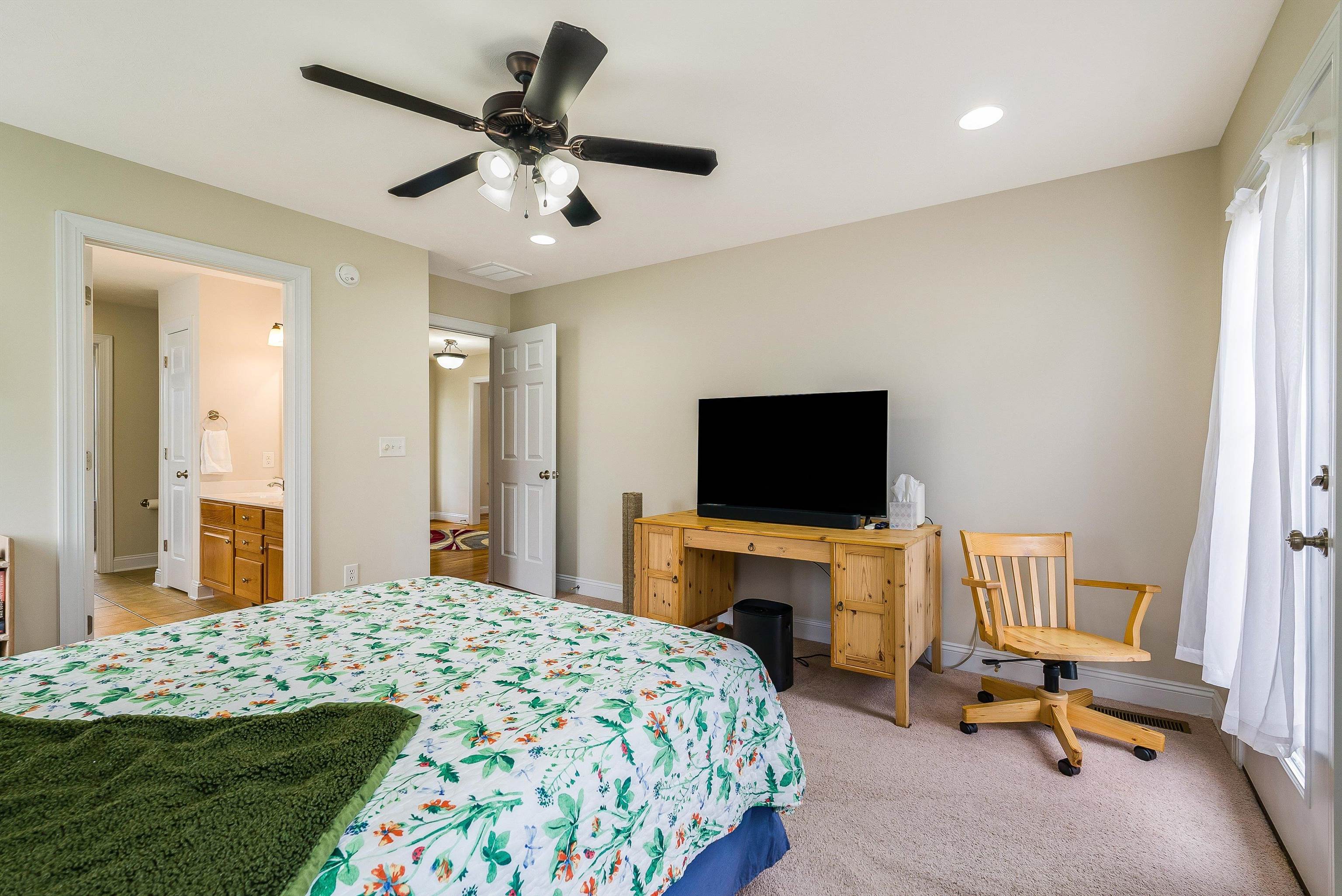 902 WATERTON ST, STAUNTON, Virginia 24401, 3 Bedrooms Bedrooms, ,2 BathroomsBathrooms,Residential,902 WATERTON ST,666204 MLS # 666204