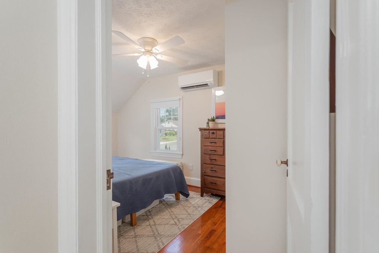 1450 BLUESTONE ST, HARRISONBURG, Virginia 22801, 3 Bedrooms Bedrooms, ,1 BathroomBathrooms,Residential,1450 BLUESTONE ST,666205 MLS # 666205