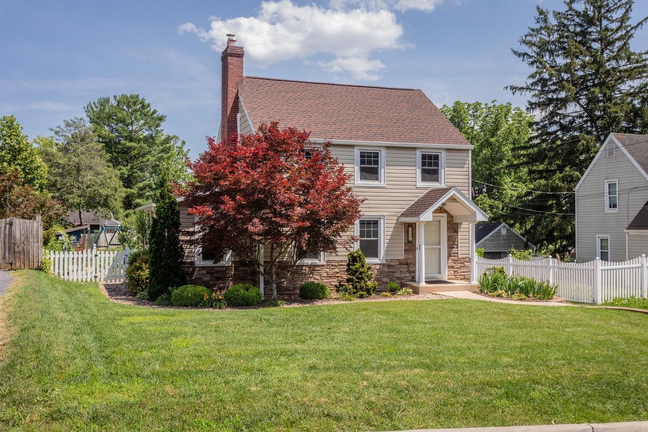 1450 BLUESTONE ST, HARRISONBURG, Virginia 22801, 3 Bedrooms Bedrooms, ,1 BathroomBathrooms,Residential,1450 BLUESTONE ST,666205 MLS # 666205