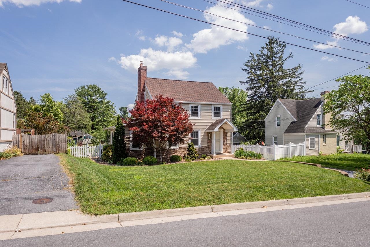 1450 BLUESTONE ST, HARRISONBURG, Virginia 22801, 3 Bedrooms Bedrooms, ,1 BathroomBathrooms,Residential,1450 BLUESTONE ST,666205 MLS # 666205