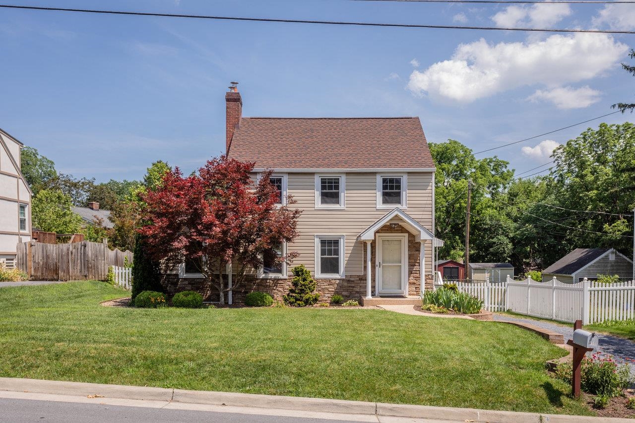 1450 BLUESTONE ST, HARRISONBURG, Virginia 22801, 3 Bedrooms Bedrooms, ,1 BathroomBathrooms,Residential,1450 BLUESTONE ST,666205 MLS # 666205