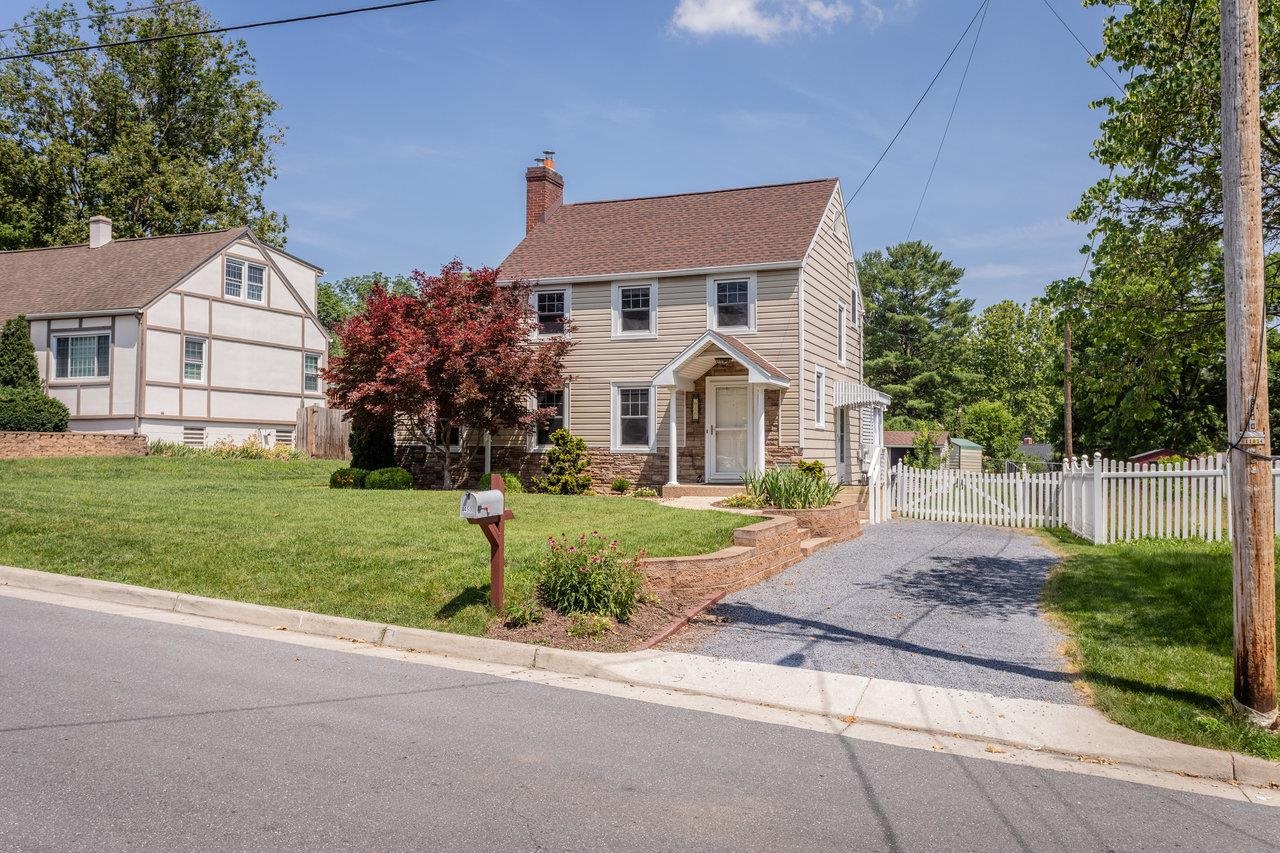 1450 BLUESTONE ST, HARRISONBURG, Virginia 22801, 3 Bedrooms Bedrooms, ,1 BathroomBathrooms,Residential,1450 BLUESTONE ST,666205 MLS # 666205