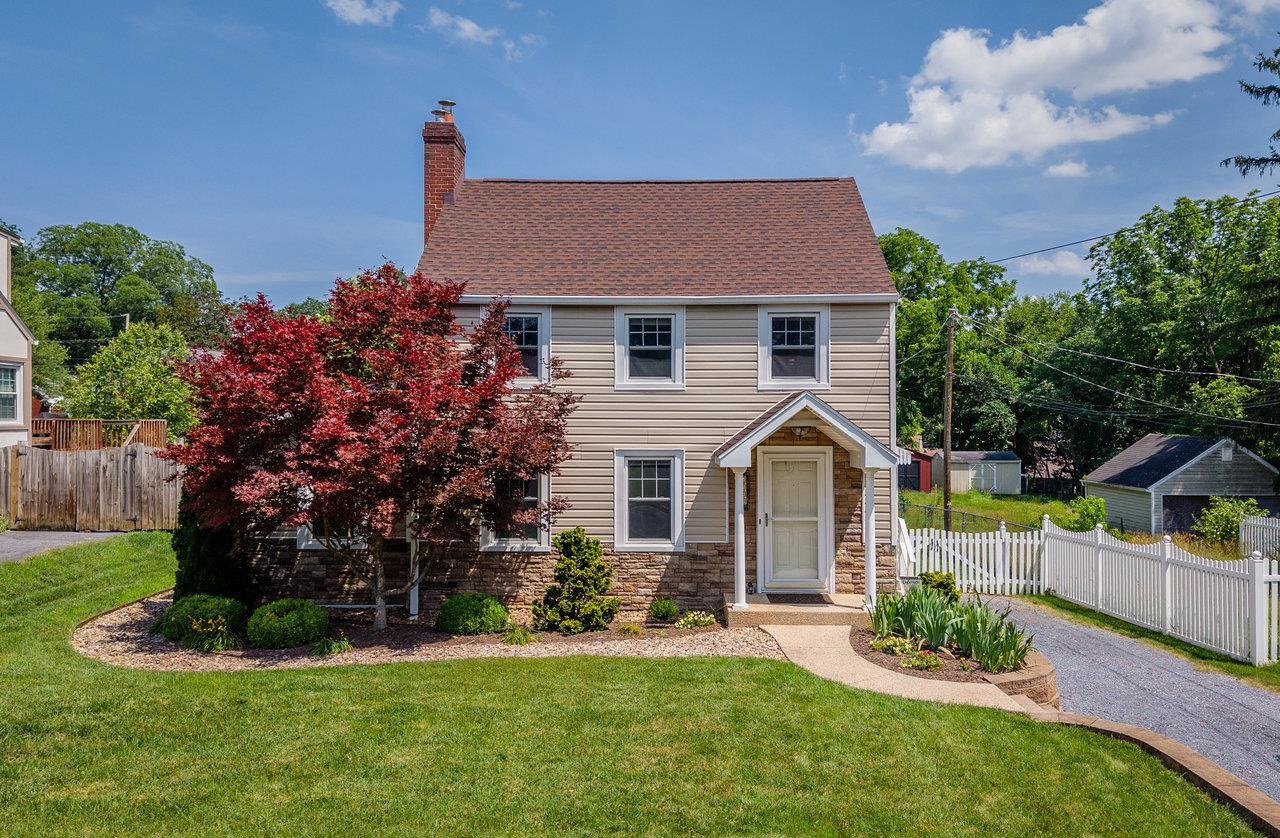 1450 BLUESTONE ST, HARRISONBURG, Virginia 22801, 3 Bedrooms Bedrooms, ,1 BathroomBathrooms,Residential,1450 BLUESTONE ST,666205 MLS # 666205