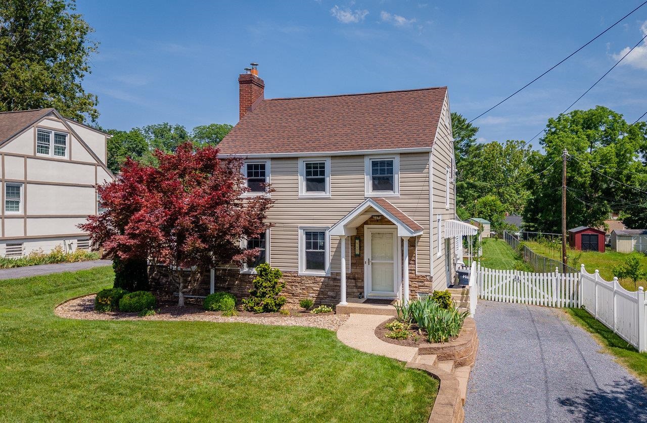 1450 BLUESTONE ST, HARRISONBURG, Virginia 22801, 3 Bedrooms Bedrooms, ,1 BathroomBathrooms,Residential,1450 BLUESTONE ST,666205 MLS # 666205