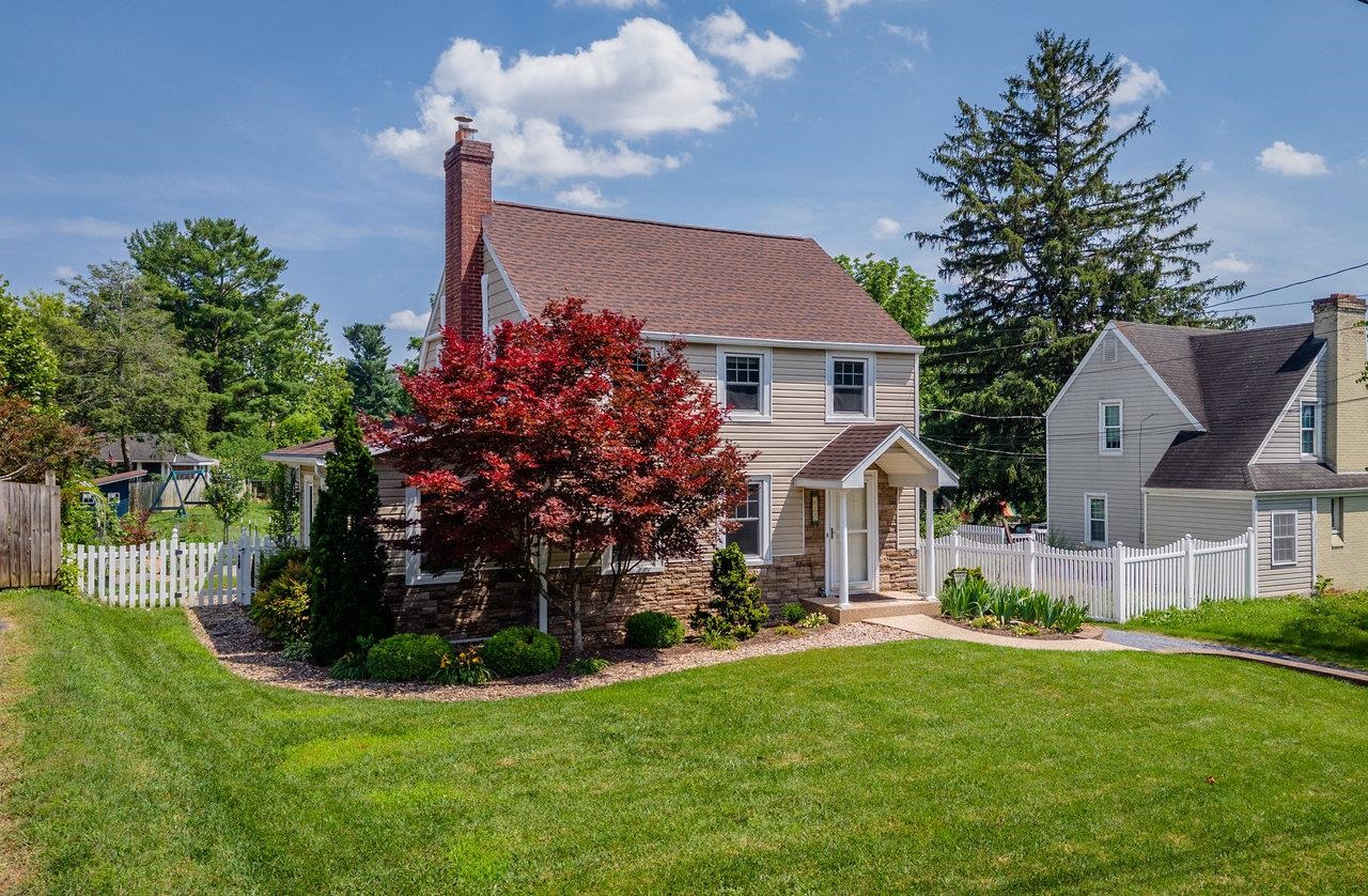 1450 BLUESTONE ST, HARRISONBURG, Virginia 22801, 3 Bedrooms Bedrooms, ,1 BathroomBathrooms,Residential,1450 BLUESTONE ST,666205 MLS # 666205