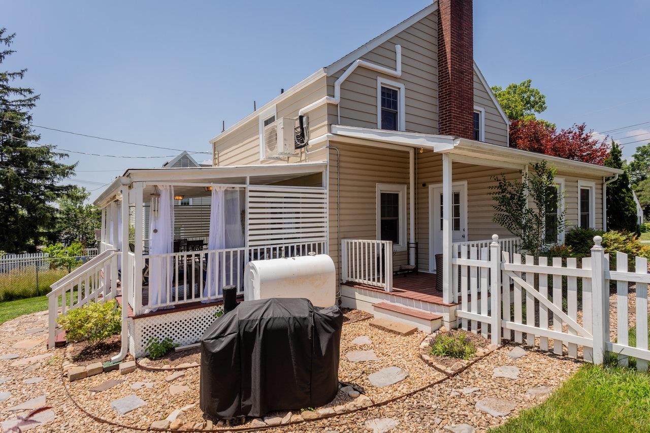 1450 BLUESTONE ST, HARRISONBURG, Virginia 22801, 3 Bedrooms Bedrooms, ,1 BathroomBathrooms,Residential,1450 BLUESTONE ST,666205 MLS # 666205