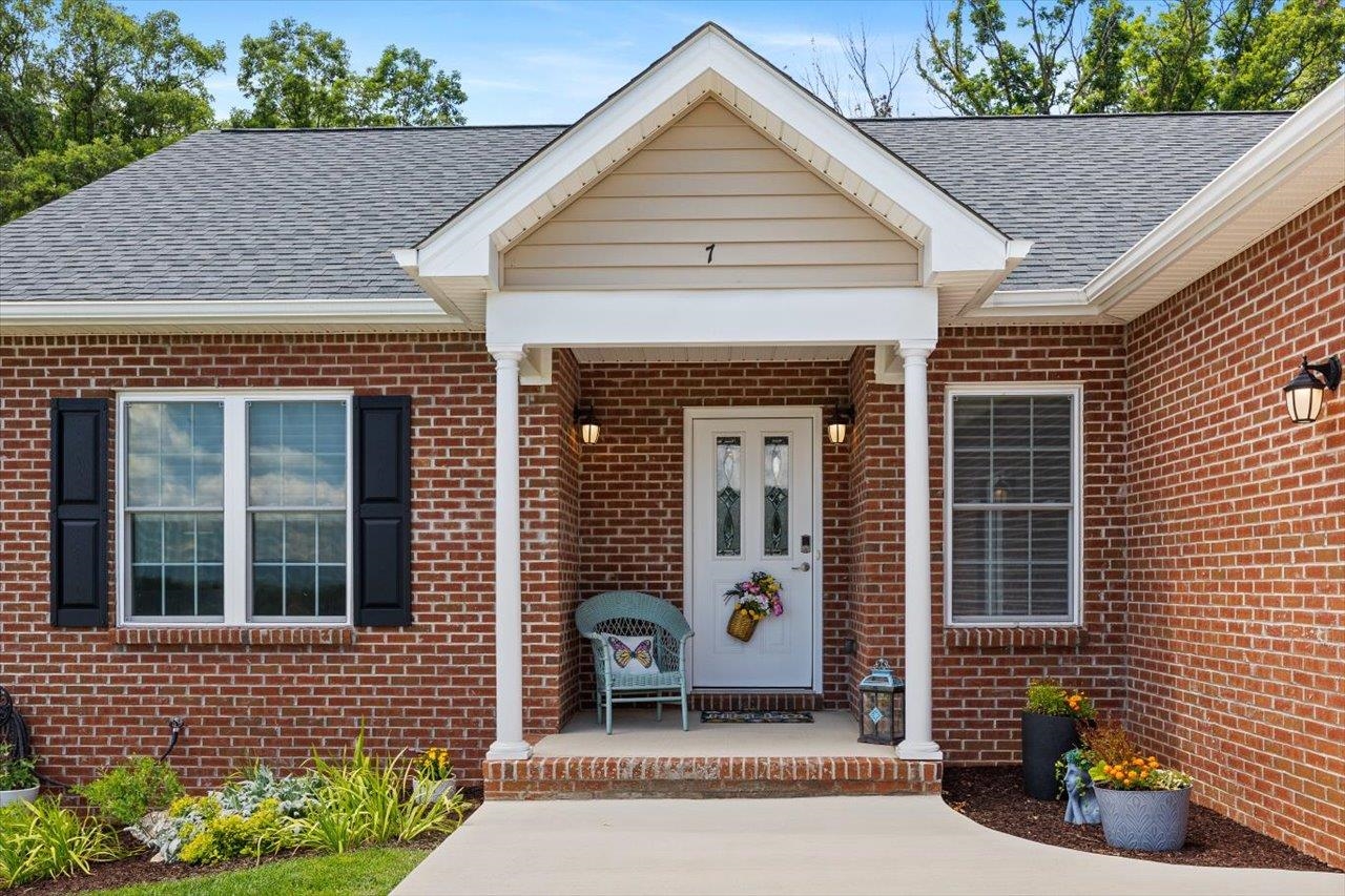 7 OAK VIEW DR, STAUNTON, Virginia 24401, 3 Bedrooms Bedrooms, ,2 BathroomsBathrooms,Residential,7 OAK VIEW DR,666206 MLS # 666206
