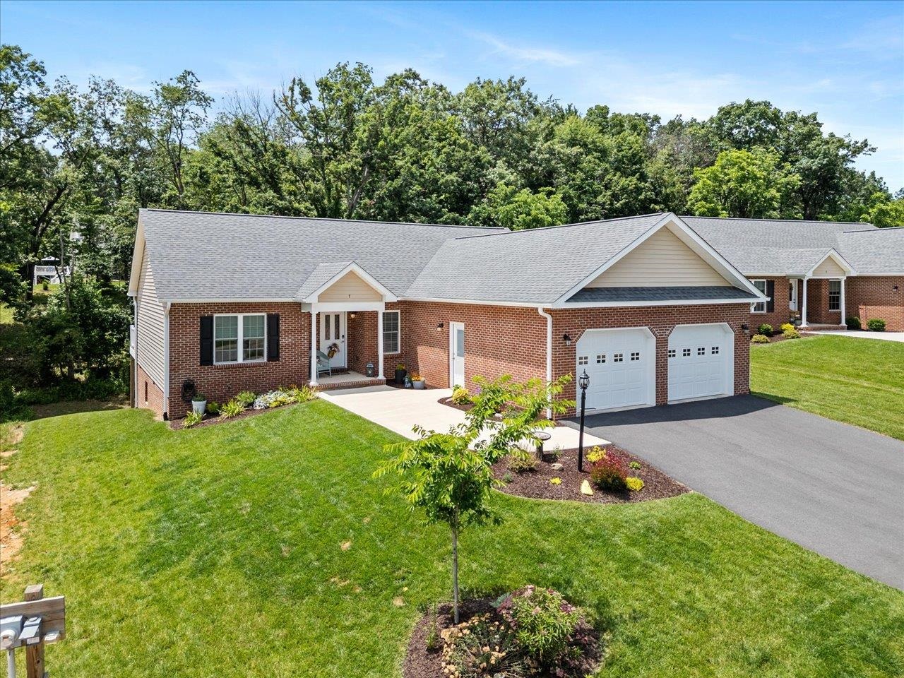 7 OAK VIEW DR, STAUNTON, Virginia 24401, 3 Bedrooms Bedrooms, ,2 BathroomsBathrooms,Residential,7 OAK VIEW DR,666206 MLS # 666206