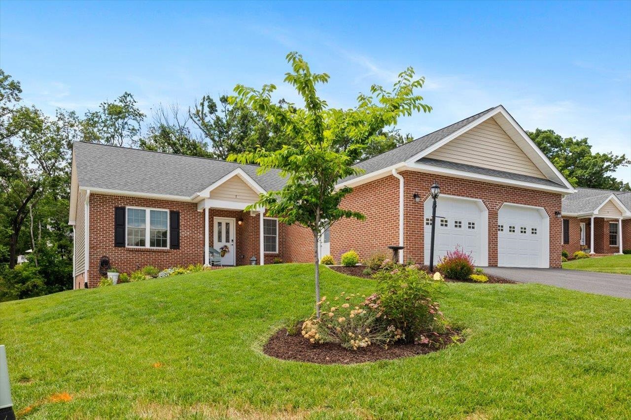 7 OAK VIEW DR, STAUNTON, Virginia 24401, 3 Bedrooms Bedrooms, ,2 BathroomsBathrooms,Residential,7 OAK VIEW DR,666206 MLS # 666206