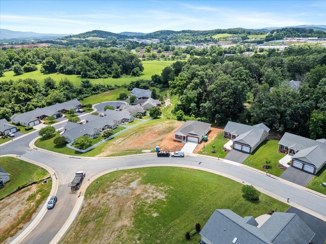 7 OAK VIEW DR, STAUNTON, Virginia 24401, 3 Bedrooms Bedrooms, ,2 BathroomsBathrooms,Residential,7 OAK VIEW DR,666206 MLS # 666206