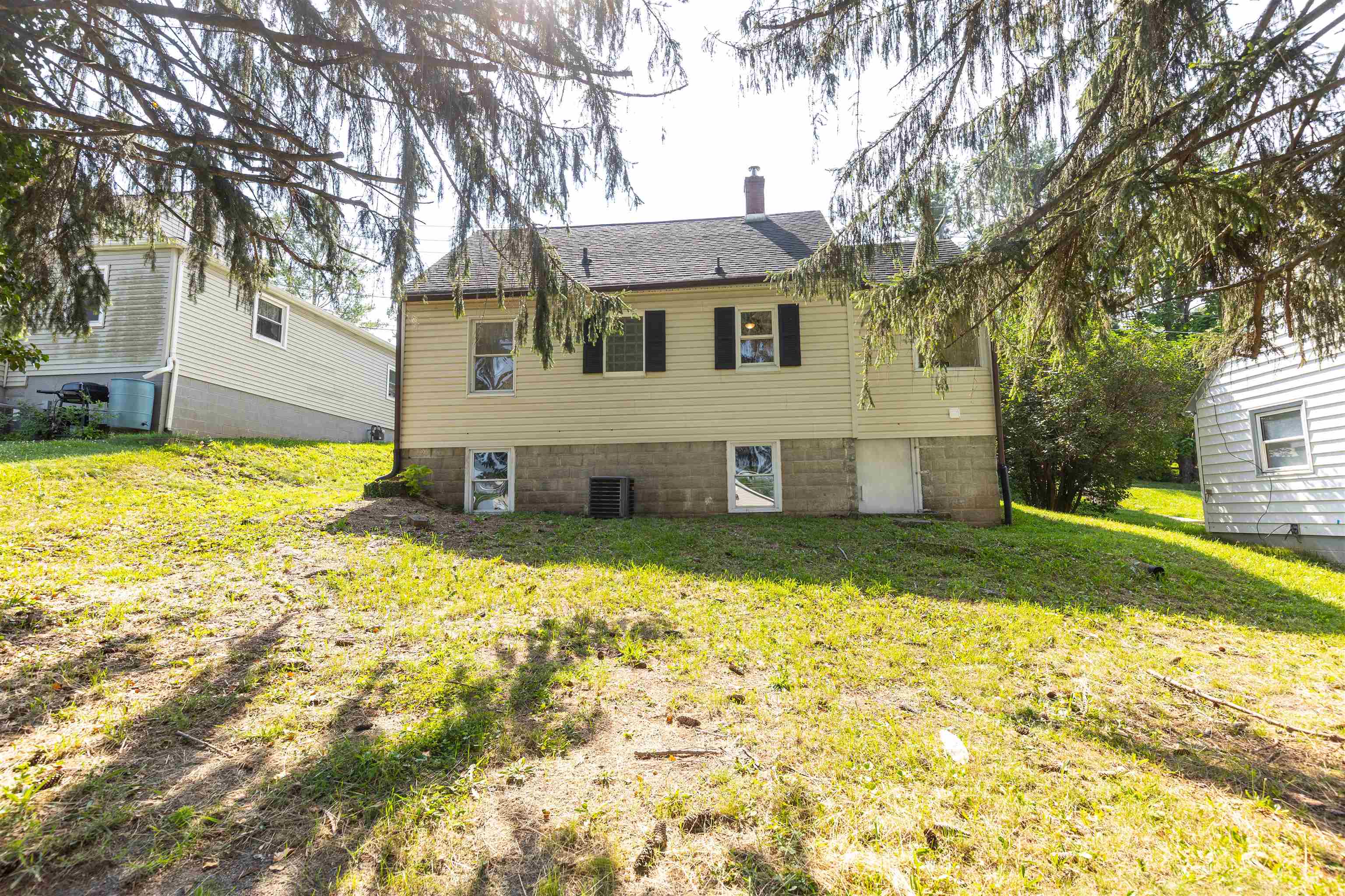248 S WINCHESTER AVE, WAYNESBORO, Virginia 22980, 4 Bedrooms Bedrooms, ,1 BathroomBathrooms,Residential,248 S WINCHESTER AVE,666213 MLS # 666213