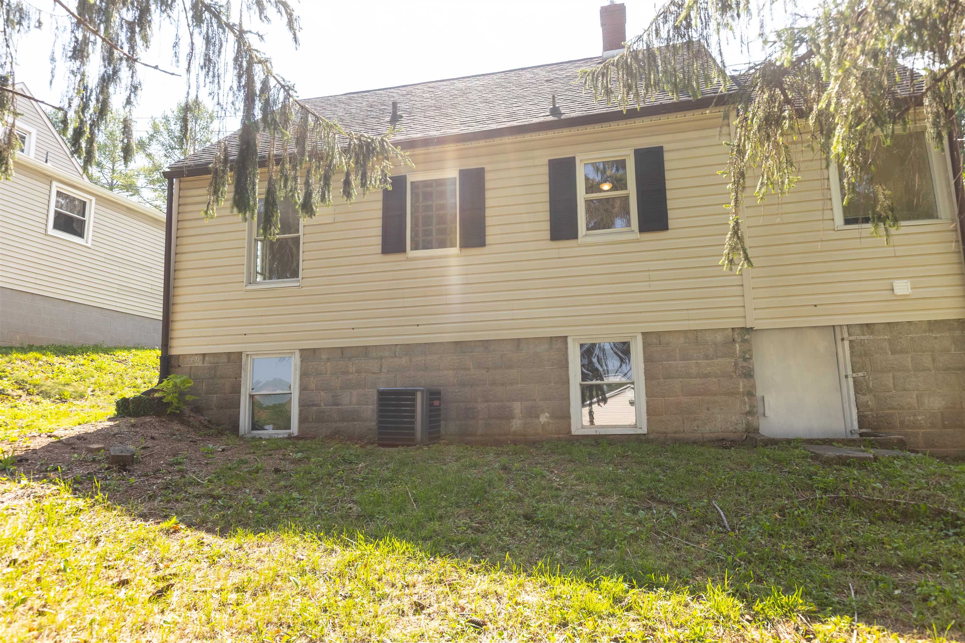 248 S WINCHESTER AVE, WAYNESBORO, Virginia 22980, 4 Bedrooms Bedrooms, ,1 BathroomBathrooms,Residential,248 S WINCHESTER AVE,666213 MLS # 666213