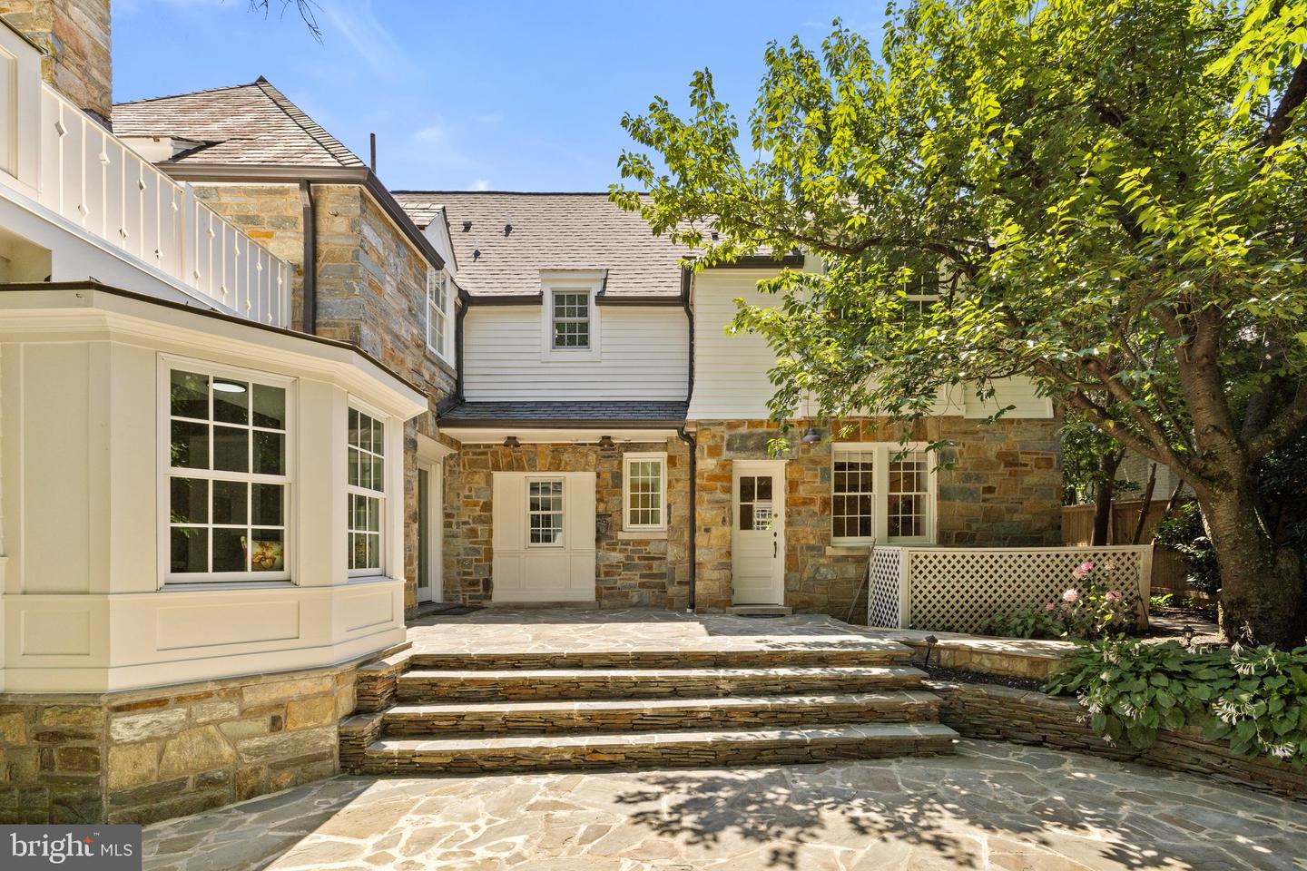 2503 N JEFFERSON ST, ARLINGTON, Virginia 22207, 6 Bedrooms Bedrooms, ,4 BathroomsBathrooms,Residential,For sale,2503 N JEFFERSON ST,VAAR2055930 MLS # VAAR2055930