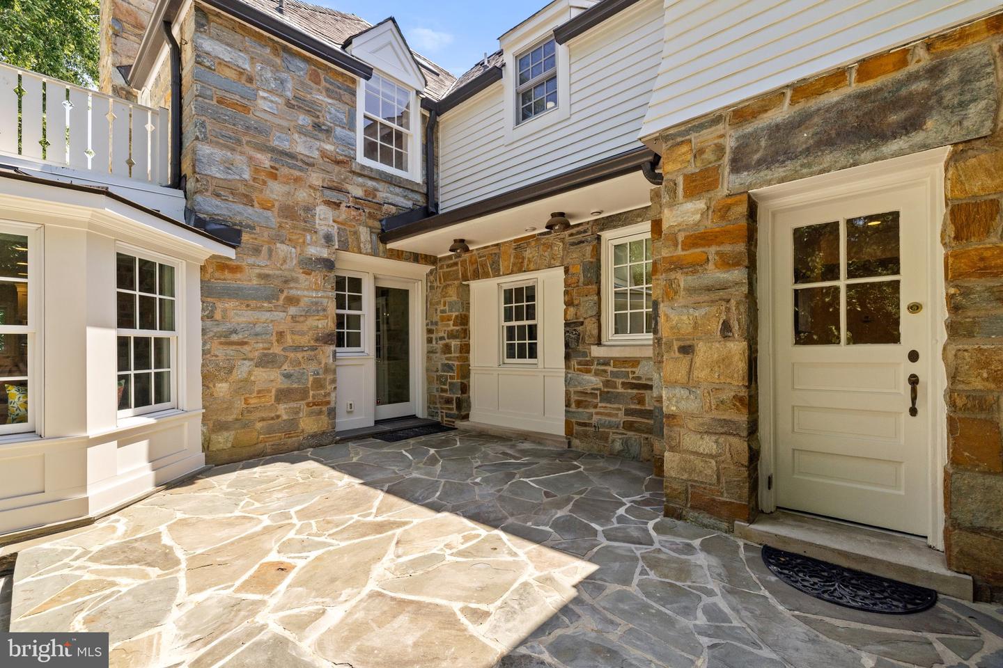 2503 N JEFFERSON ST, ARLINGTON, Virginia 22207, 6 Bedrooms Bedrooms, ,4 BathroomsBathrooms,Residential,For sale,2503 N JEFFERSON ST,VAAR2055930 MLS # VAAR2055930