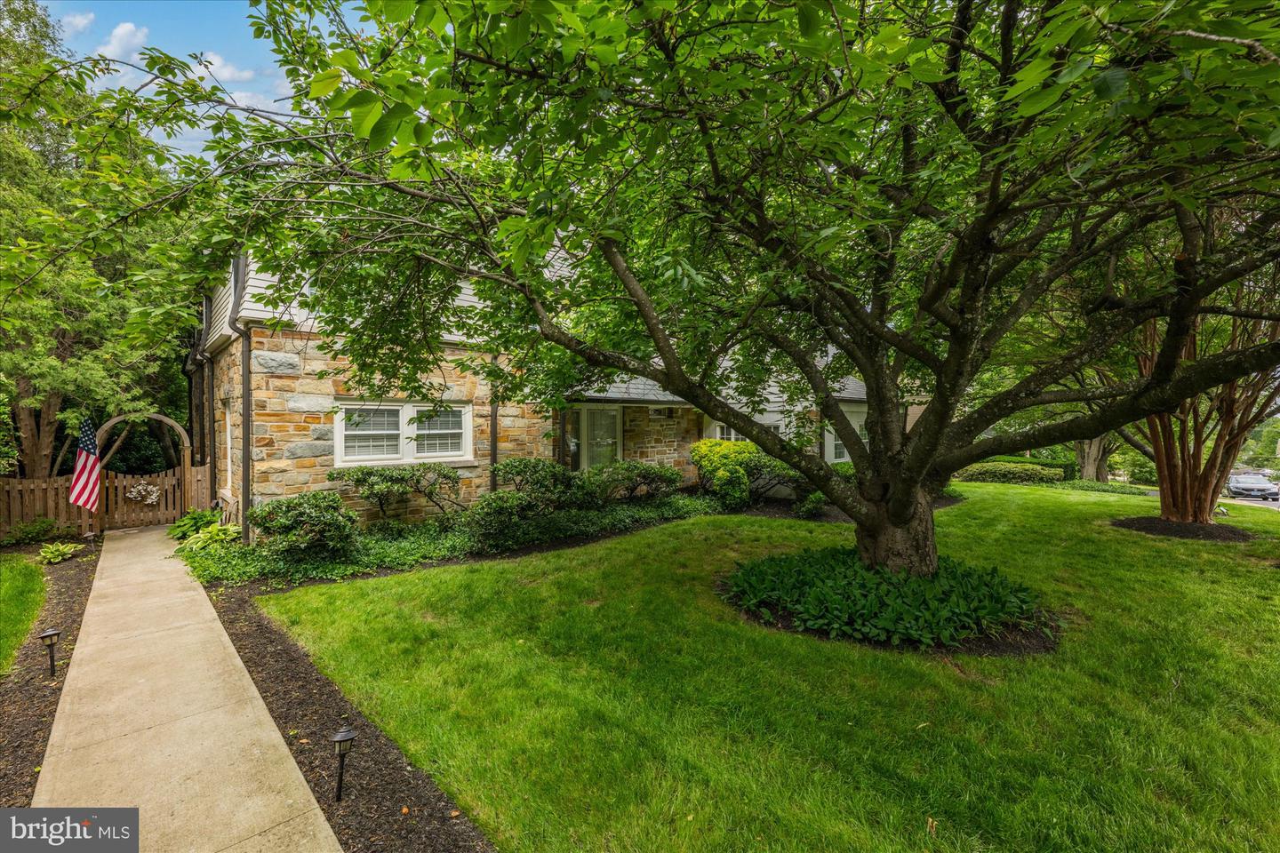 2503 N JEFFERSON ST, ARLINGTON, Virginia 22207, 6 Bedrooms Bedrooms, ,4 BathroomsBathrooms,Residential,For sale,2503 N JEFFERSON ST,VAAR2055930 MLS # VAAR2055930