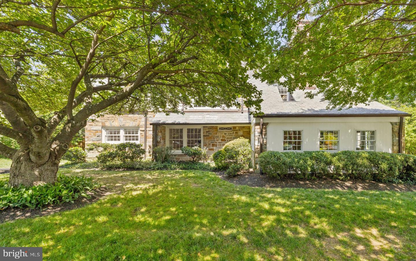 2503 N JEFFERSON ST, ARLINGTON, Virginia 22207, 6 Bedrooms Bedrooms, ,4 BathroomsBathrooms,Residential,For sale,2503 N JEFFERSON ST,VAAR2055930 MLS # VAAR2055930