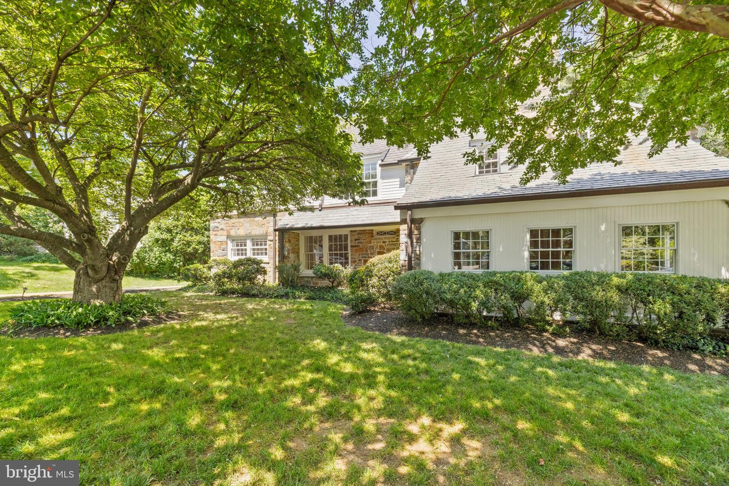 2503 N JEFFERSON ST, ARLINGTON, Virginia 22207, 6 Bedrooms Bedrooms, ,4 BathroomsBathrooms,Residential,For sale,2503 N JEFFERSON ST,VAAR2055930 MLS # VAAR2055930