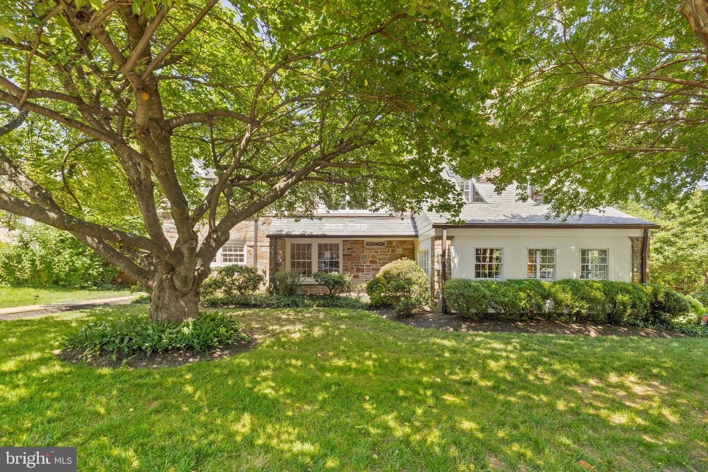 2503 N JEFFERSON ST, ARLINGTON, Virginia 22207, 6 Bedrooms Bedrooms, ,4 BathroomsBathrooms,Residential,For sale,2503 N JEFFERSON ST,VAAR2055930 MLS # VAAR2055930