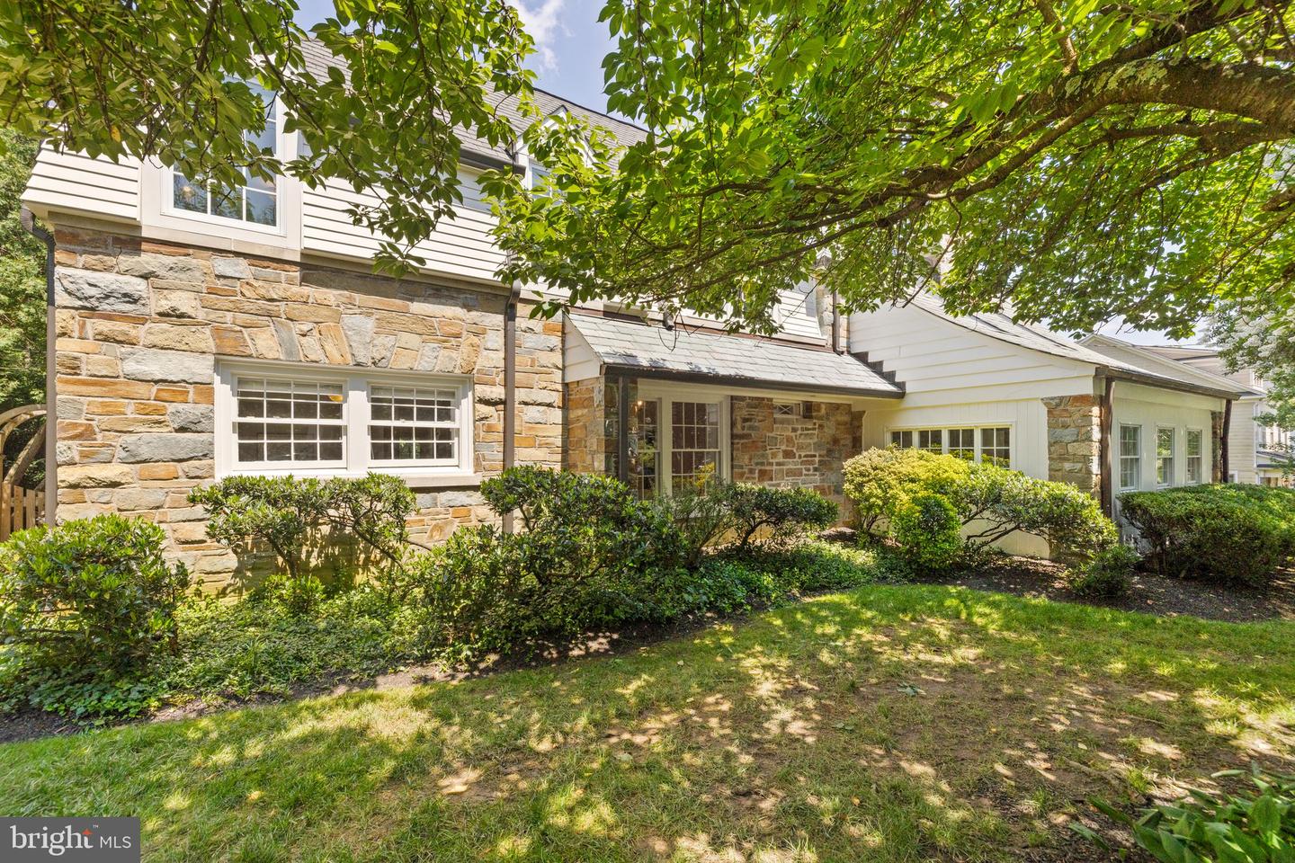 2503 N JEFFERSON ST, ARLINGTON, Virginia 22207, 6 Bedrooms Bedrooms, ,4 BathroomsBathrooms,Residential,For sale,2503 N JEFFERSON ST,VAAR2055930 MLS # VAAR2055930