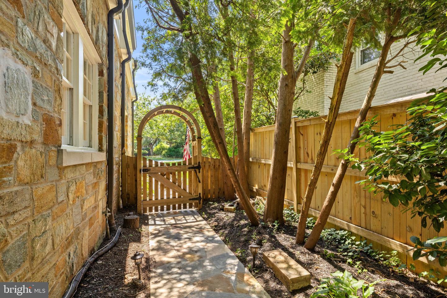 2503 N JEFFERSON ST, ARLINGTON, Virginia 22207, 6 Bedrooms Bedrooms, ,4 BathroomsBathrooms,Residential,For sale,2503 N JEFFERSON ST,VAAR2055930 MLS # VAAR2055930