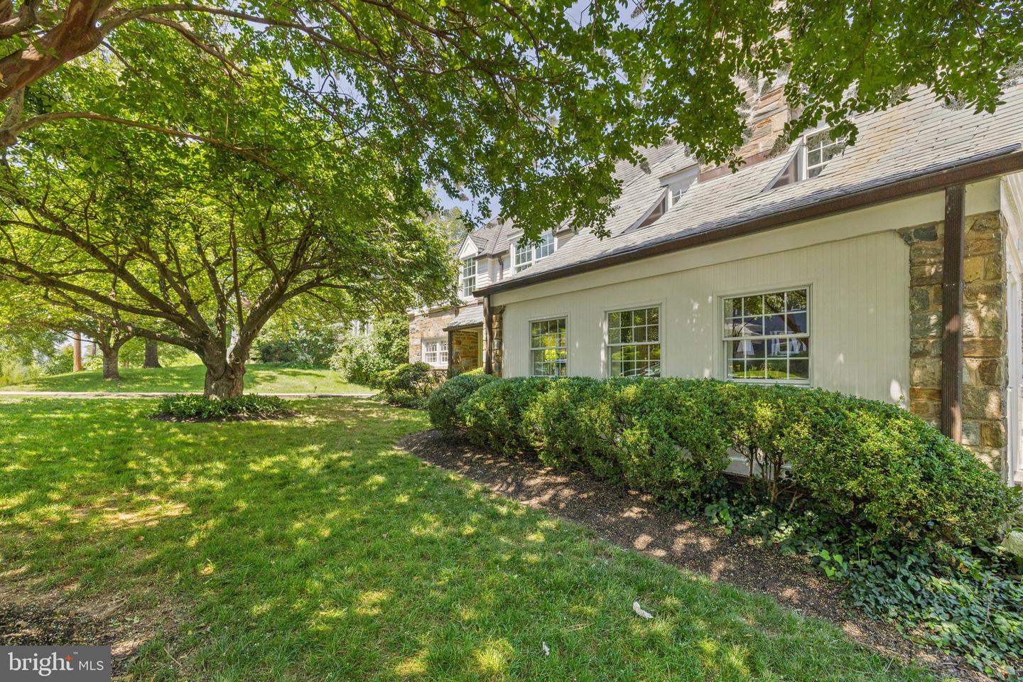 2503 N JEFFERSON ST, ARLINGTON, Virginia 22207, 6 Bedrooms Bedrooms, ,4 BathroomsBathrooms,Residential,For sale,2503 N JEFFERSON ST,VAAR2055930 MLS # VAAR2055930
