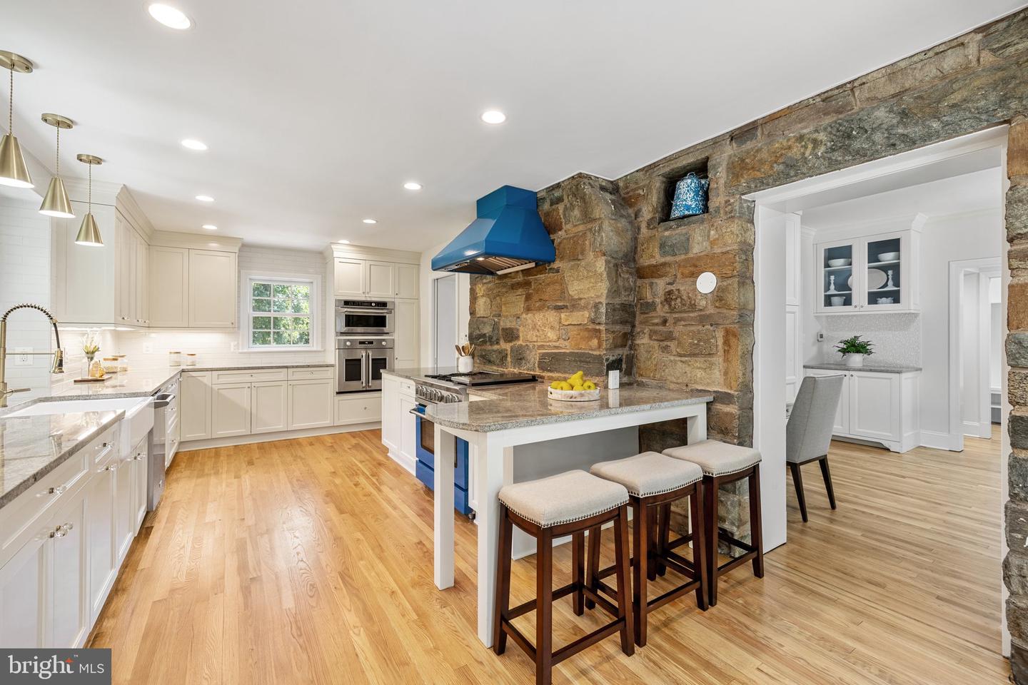 2503 N JEFFERSON ST, ARLINGTON, Virginia 22207, 6 Bedrooms Bedrooms, ,4 BathroomsBathrooms,Residential,For sale,2503 N JEFFERSON ST,VAAR2055930 MLS # VAAR2055930