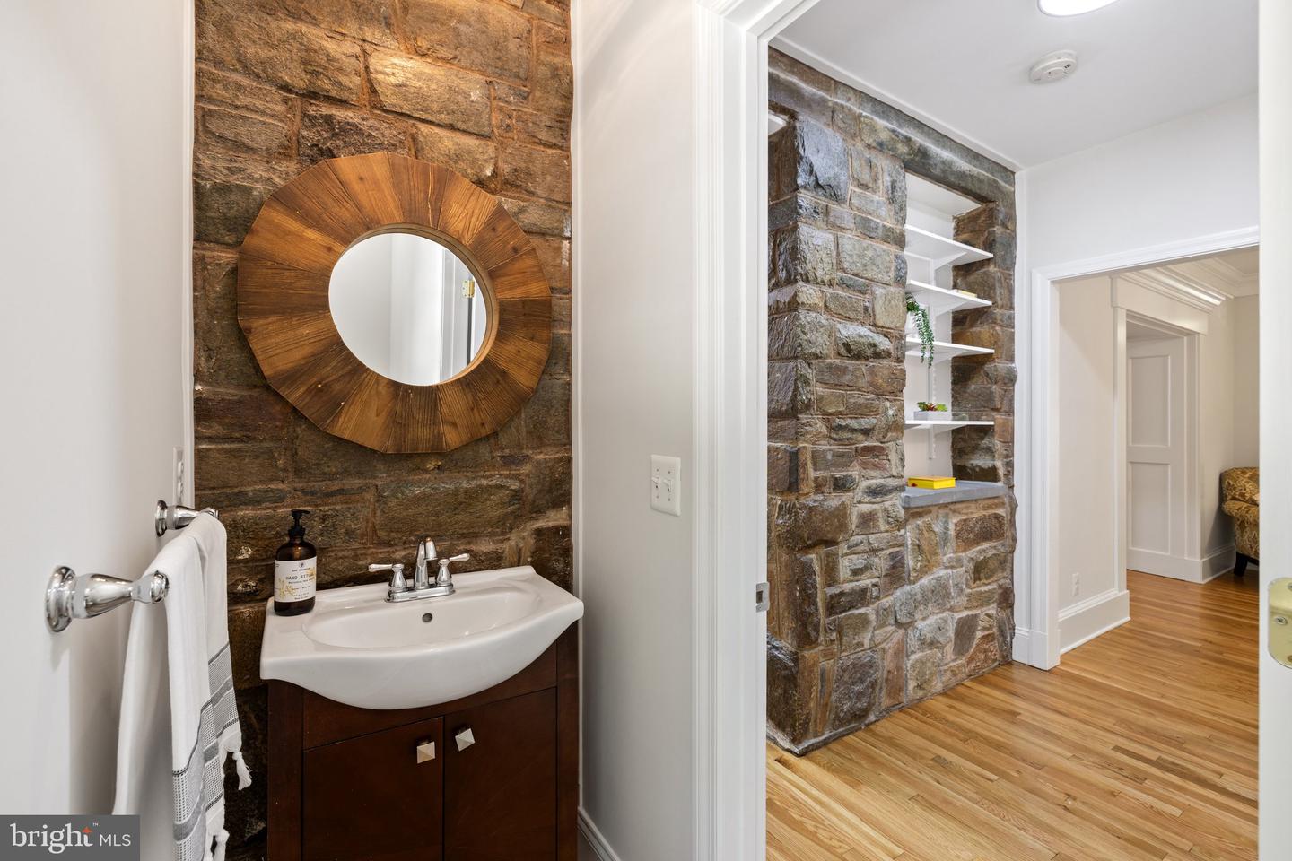 2503 N JEFFERSON ST, ARLINGTON, Virginia 22207, 6 Bedrooms Bedrooms, ,4 BathroomsBathrooms,Residential,For sale,2503 N JEFFERSON ST,VAAR2055930 MLS # VAAR2055930
