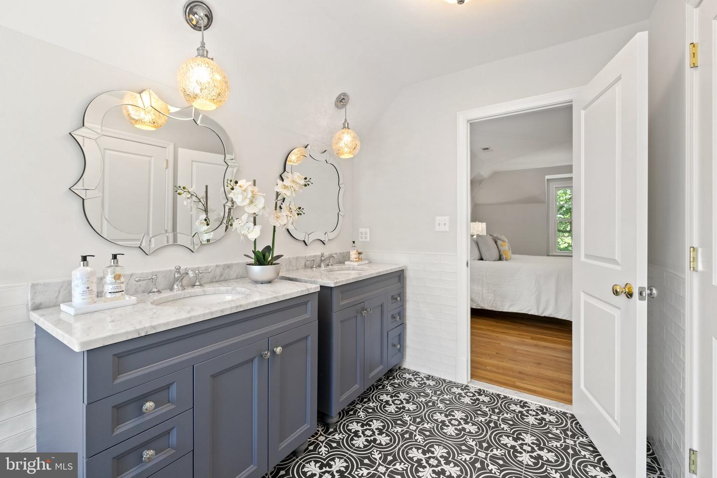2503 N JEFFERSON ST, ARLINGTON, Virginia 22207, 6 Bedrooms Bedrooms, ,4 BathroomsBathrooms,Residential,For sale,2503 N JEFFERSON ST,VAAR2055930 MLS # VAAR2055930