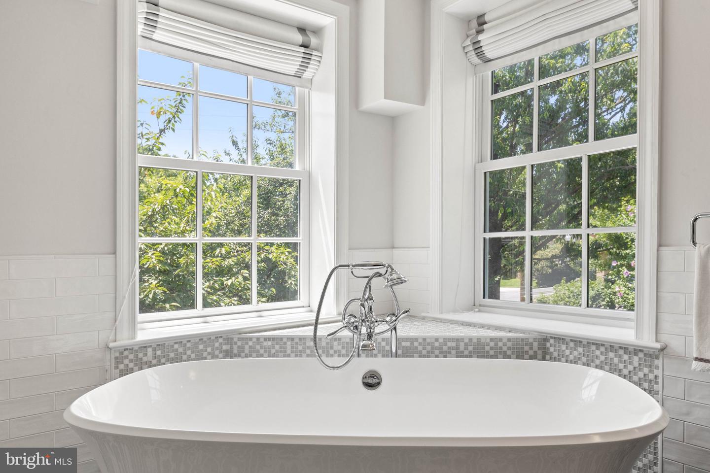 2503 N JEFFERSON ST, ARLINGTON, Virginia 22207, 6 Bedrooms Bedrooms, ,4 BathroomsBathrooms,Residential,For sale,2503 N JEFFERSON ST,VAAR2055930 MLS # VAAR2055930