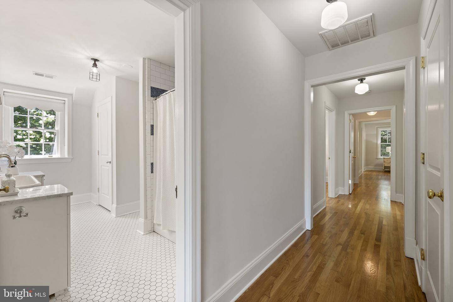 2503 N JEFFERSON ST, ARLINGTON, Virginia 22207, 6 Bedrooms Bedrooms, ,4 BathroomsBathrooms,Residential,For sale,2503 N JEFFERSON ST,VAAR2055930 MLS # VAAR2055930