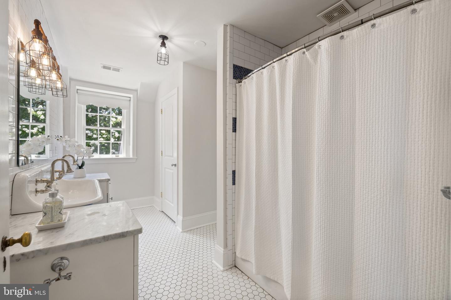 2503 N JEFFERSON ST, ARLINGTON, Virginia 22207, 6 Bedrooms Bedrooms, ,4 BathroomsBathrooms,Residential,For sale,2503 N JEFFERSON ST,VAAR2055930 MLS # VAAR2055930