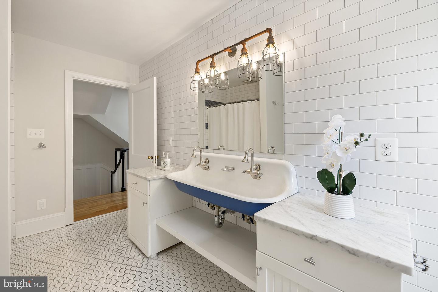 2503 N JEFFERSON ST, ARLINGTON, Virginia 22207, 6 Bedrooms Bedrooms, ,4 BathroomsBathrooms,Residential,For sale,2503 N JEFFERSON ST,VAAR2055930 MLS # VAAR2055930