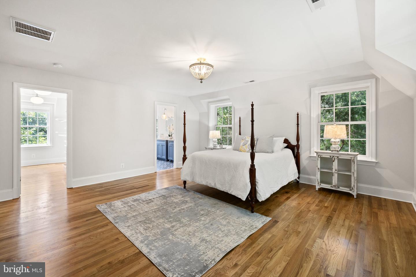 2503 N JEFFERSON ST, ARLINGTON, Virginia 22207, 6 Bedrooms Bedrooms, ,4 BathroomsBathrooms,Residential,For sale,2503 N JEFFERSON ST,VAAR2055930 MLS # VAAR2055930