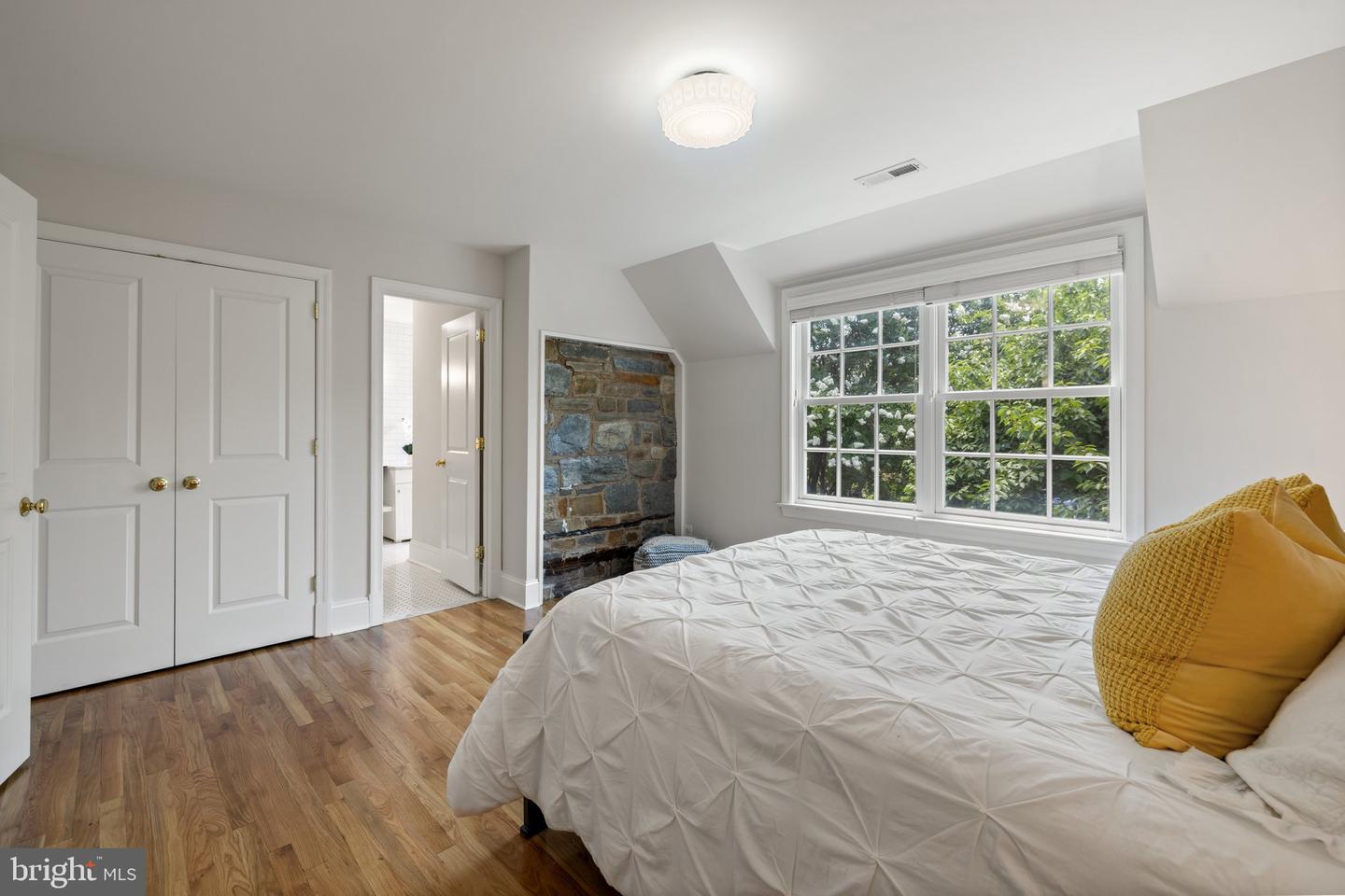 2503 N JEFFERSON ST, ARLINGTON, Virginia 22207, 6 Bedrooms Bedrooms, ,4 BathroomsBathrooms,Residential,For sale,2503 N JEFFERSON ST,VAAR2055930 MLS # VAAR2055930